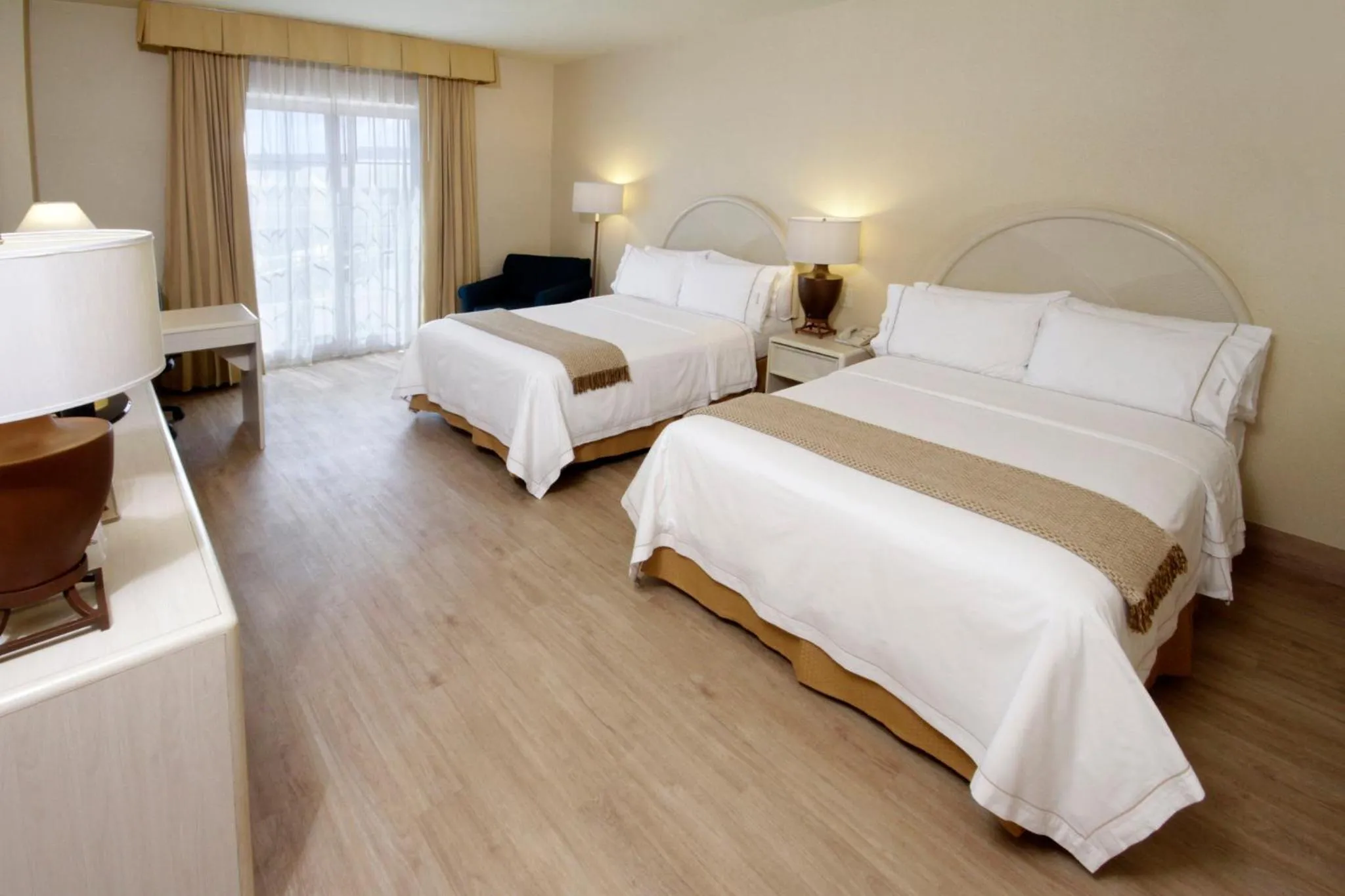 Photo of the whole room, Bed in Holiday Inn Express Torreon by IHG
