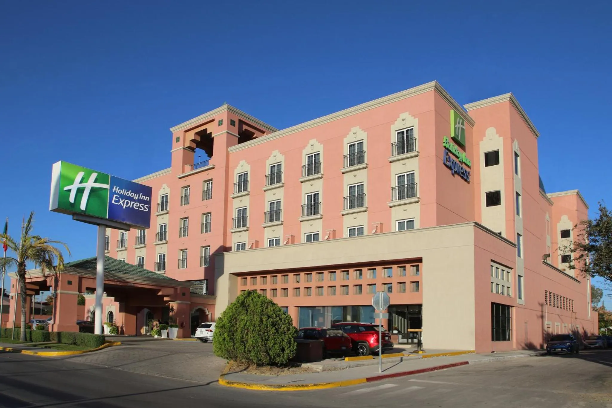 Property building in Holiday Inn Express Torreon by IHG
