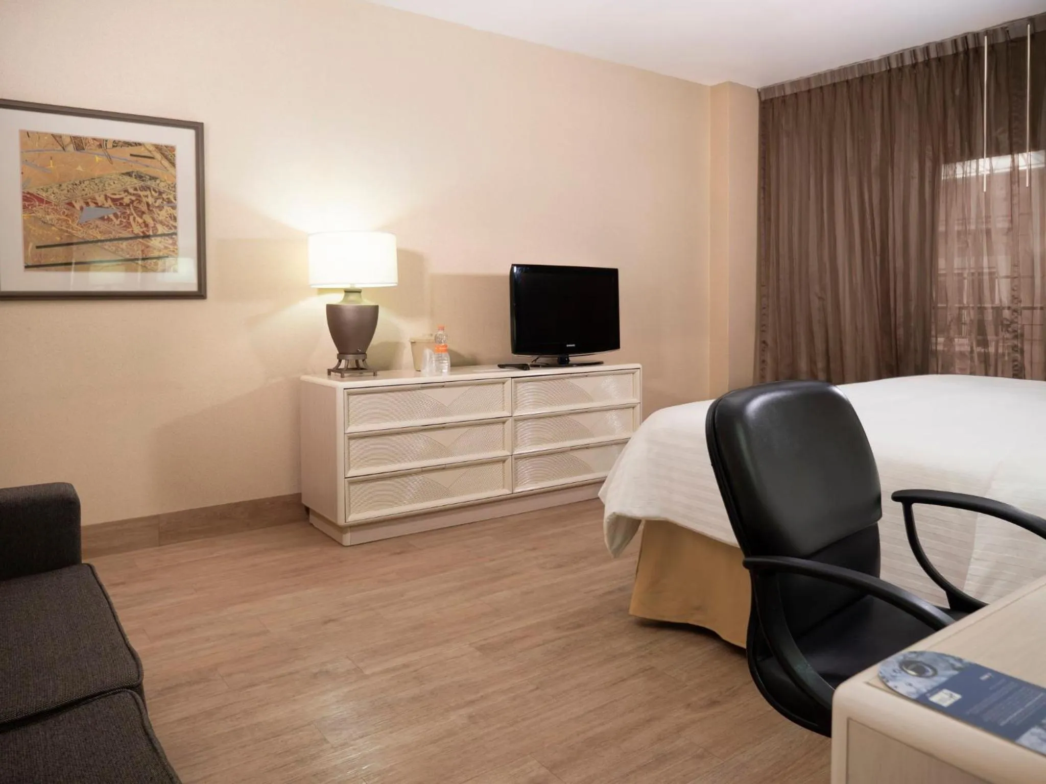 Photo of the whole room, Bed in Holiday Inn Express Torreon by IHG