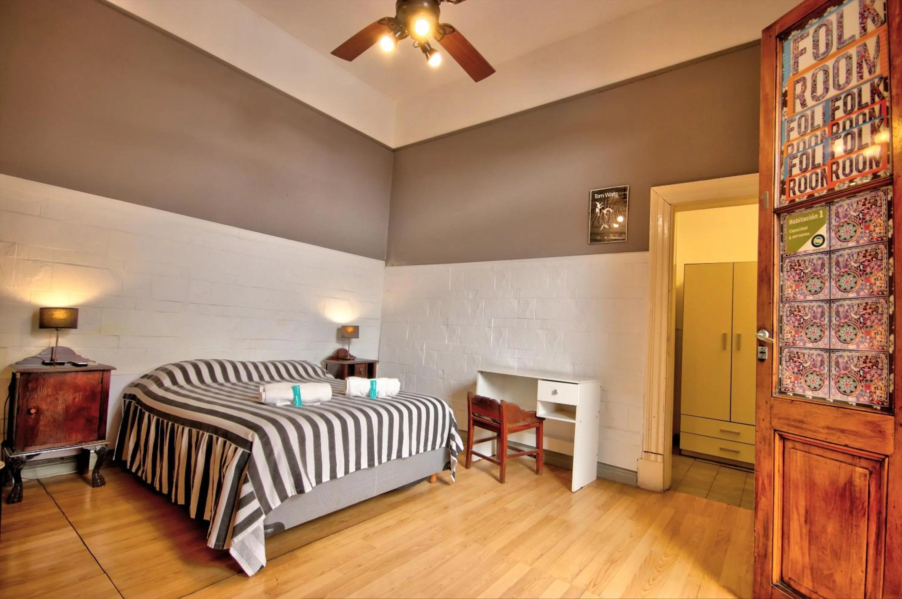 Photo of the whole room, Bed in Play Hostel Soho