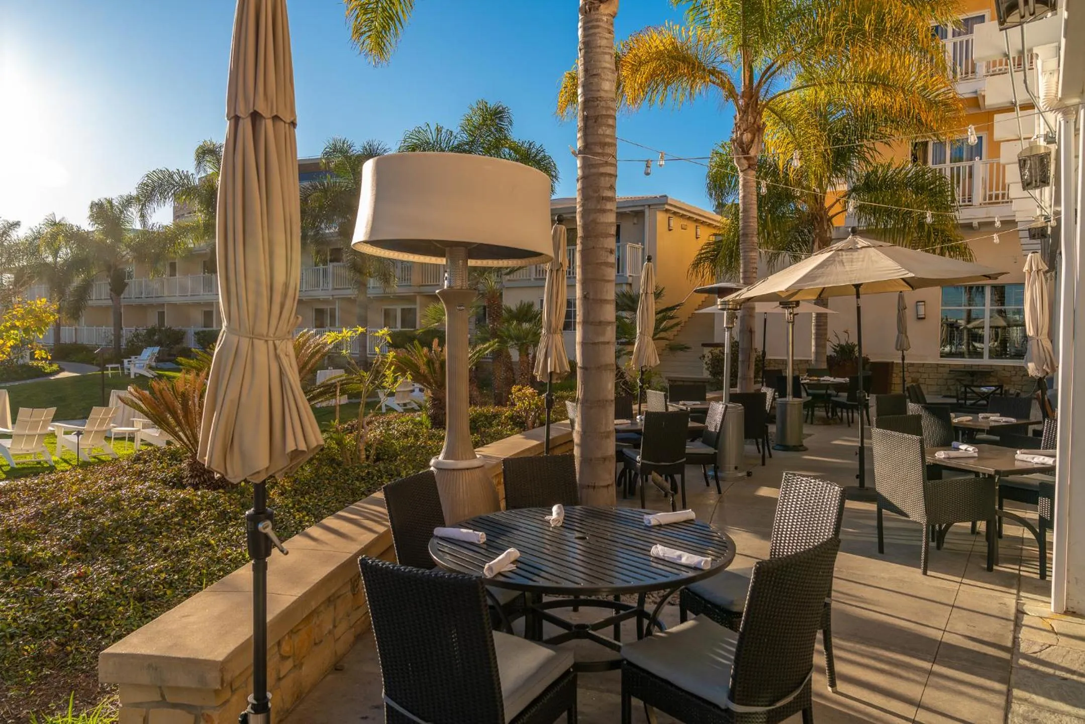 Restaurant/places to eat in Jamaica Bay Inn Marina Del Rey Tapestry Collection by Hilton