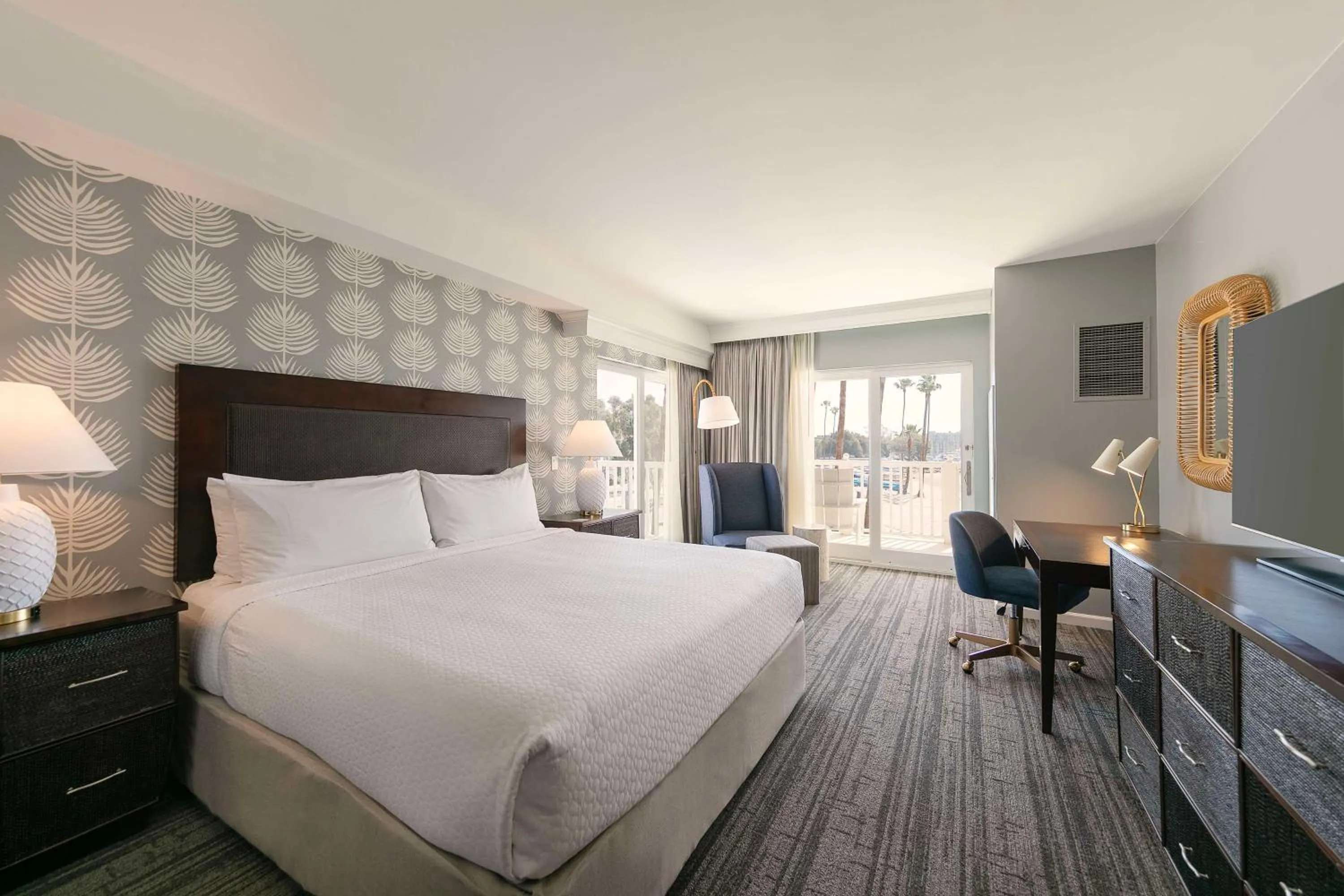 Bedroom, Bed in Jamaica Bay Inn Marina Del Rey Tapestry Collection by Hilton