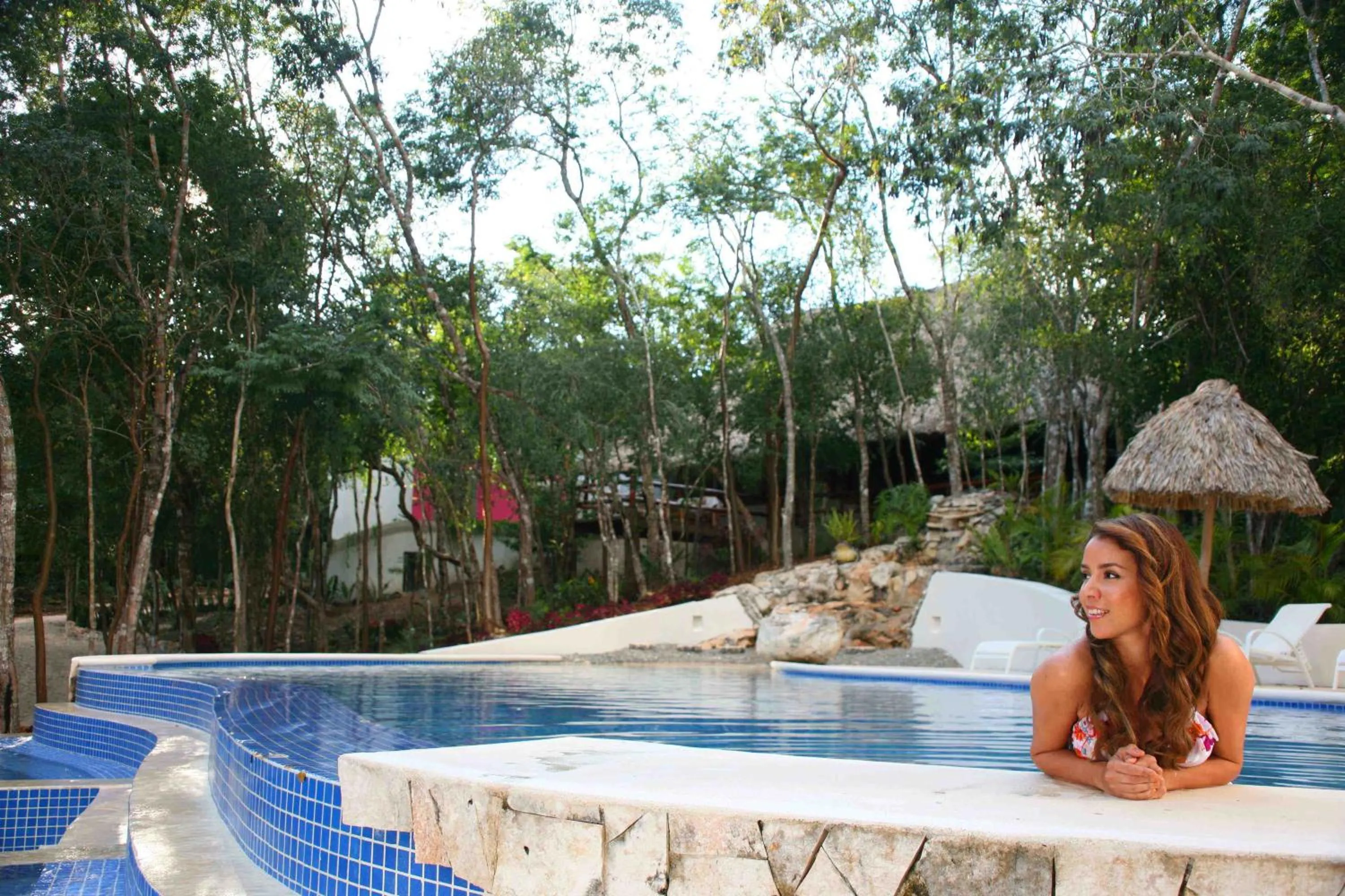 Swimming pool in Hotel Okaan