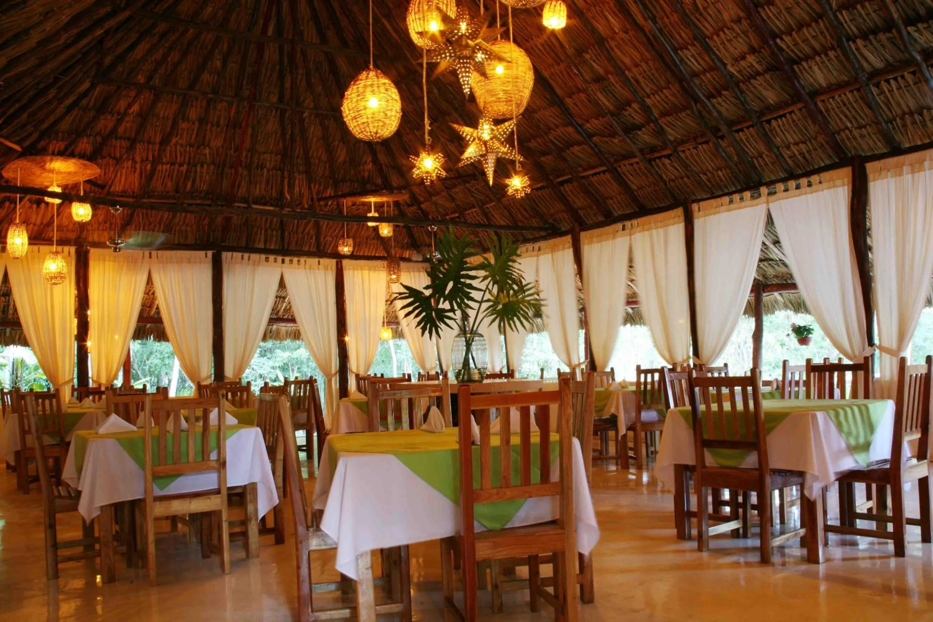 Restaurant/places to eat in Hotel Okaan