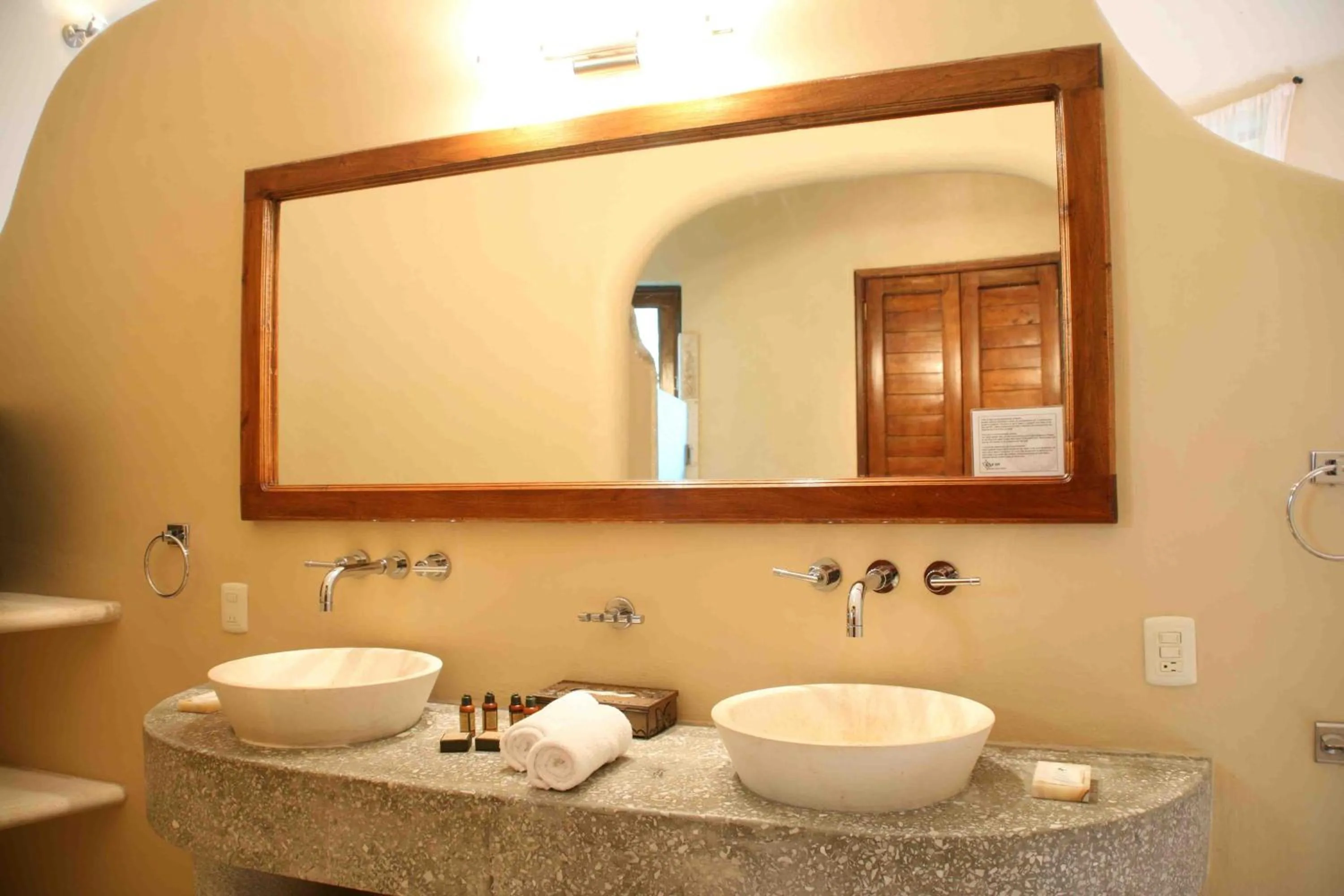 Bathroom in Hotel Okaan