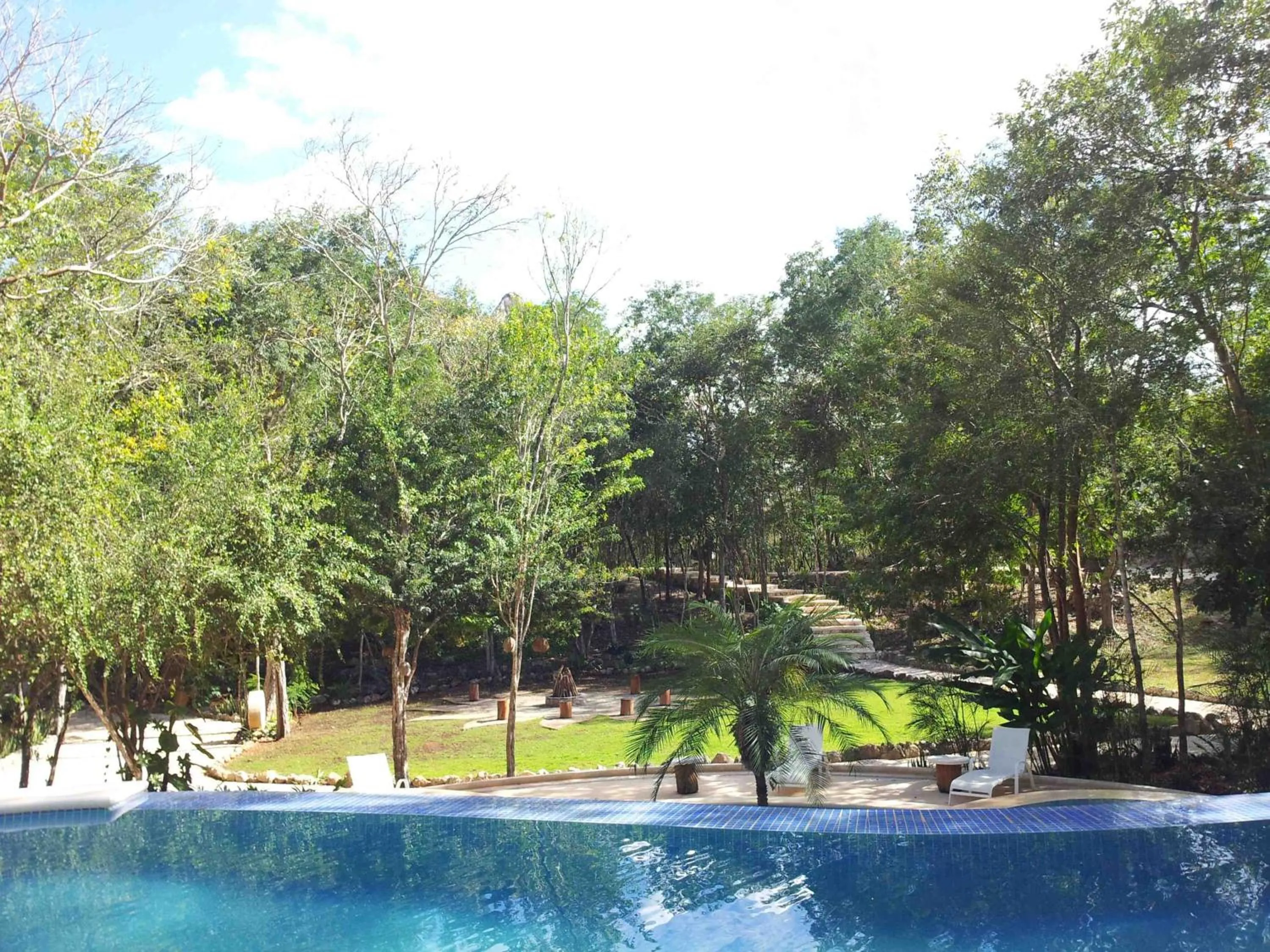 Swimming pool in Hotel Okaan