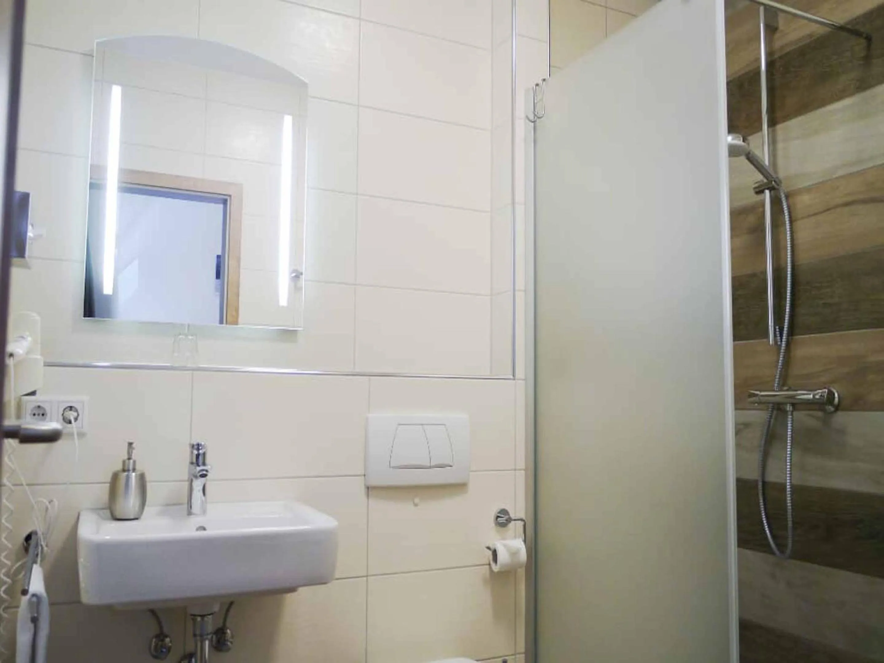 Bathroom in Da`Sporrer Hotel & Wirtshaus