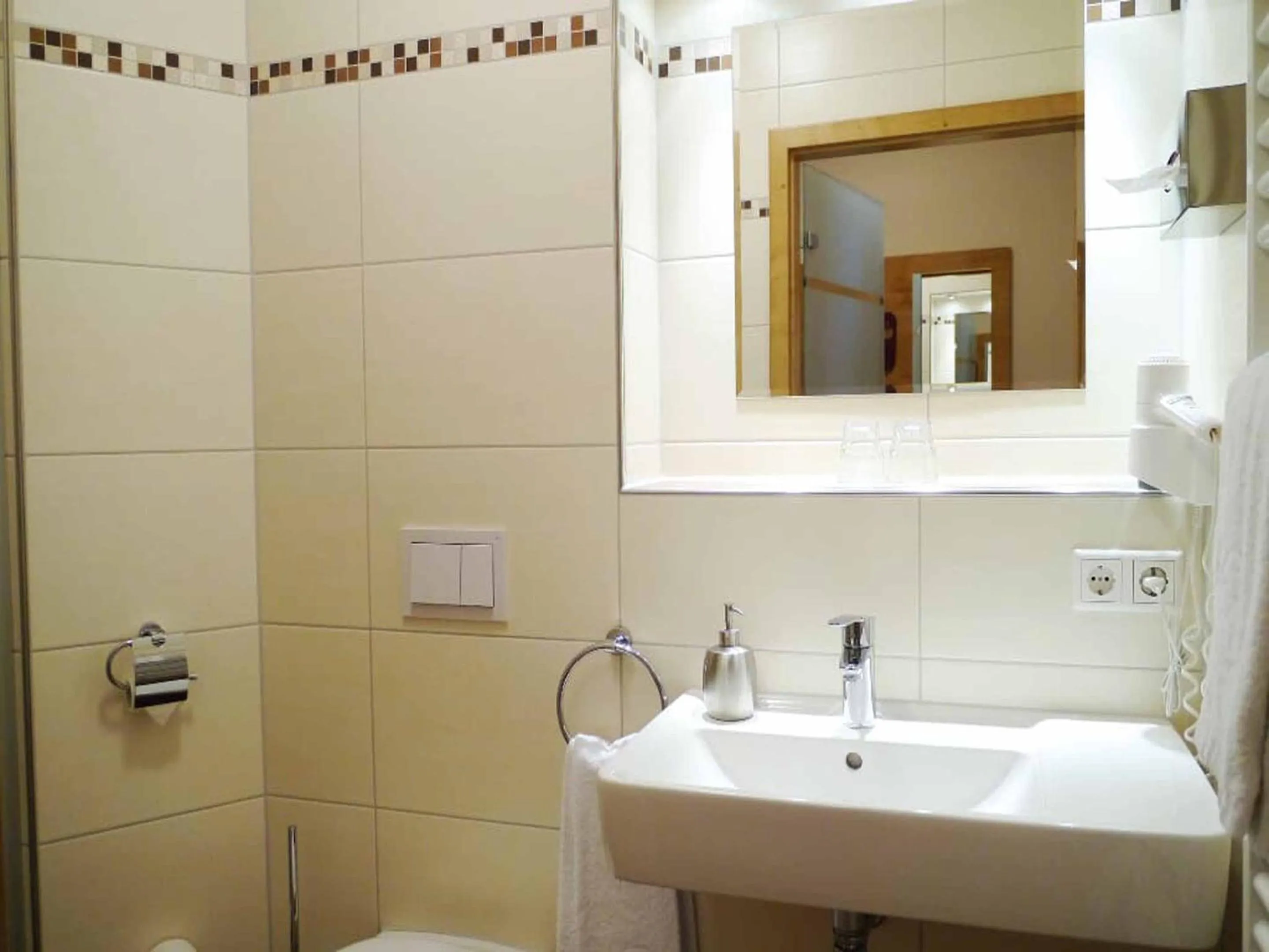 Bathroom in Da`Sporrer Hotel & Wirtshaus