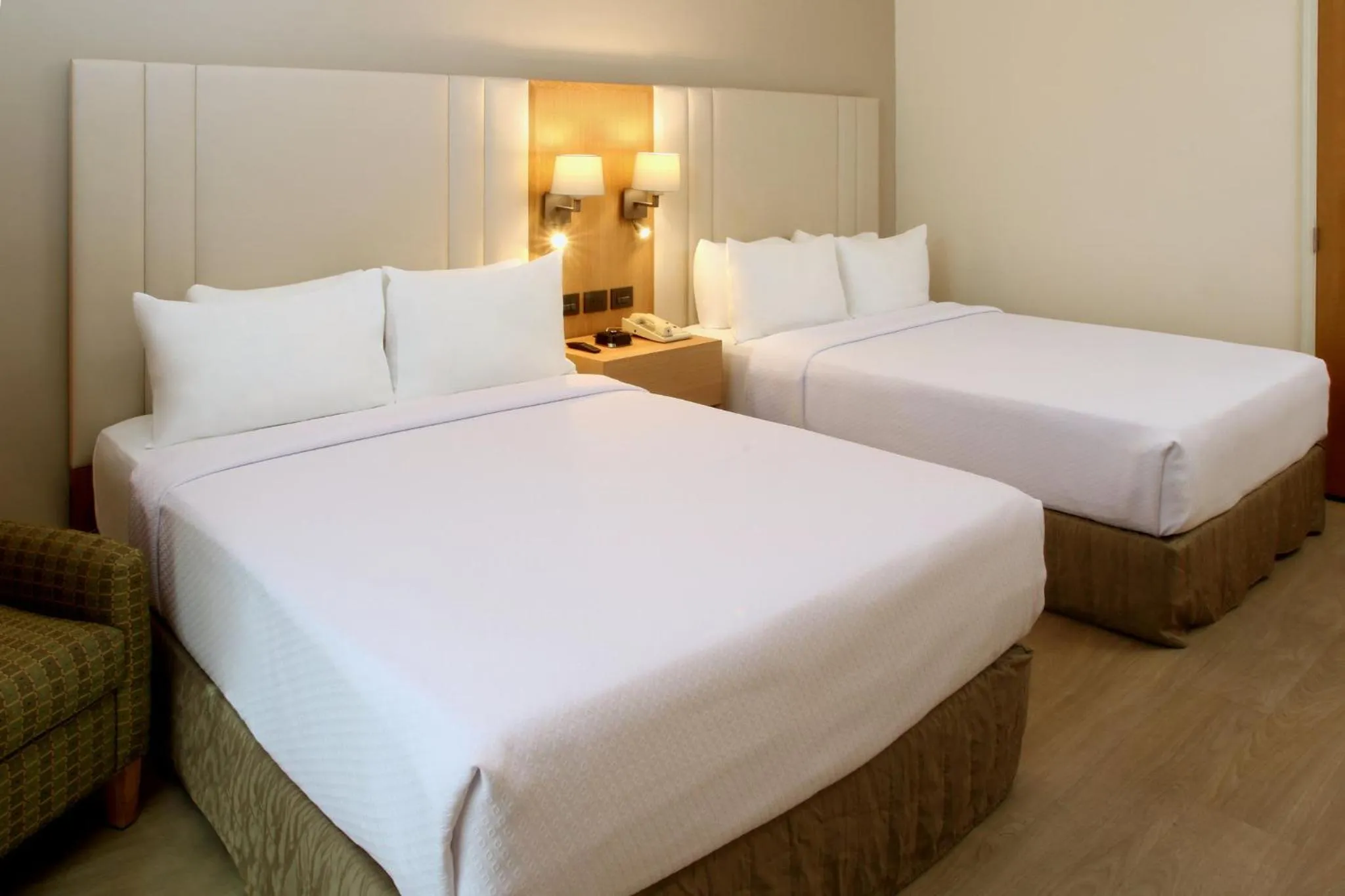 Photo of the whole room, Bed in Crowne Plaza Torreon by IHG