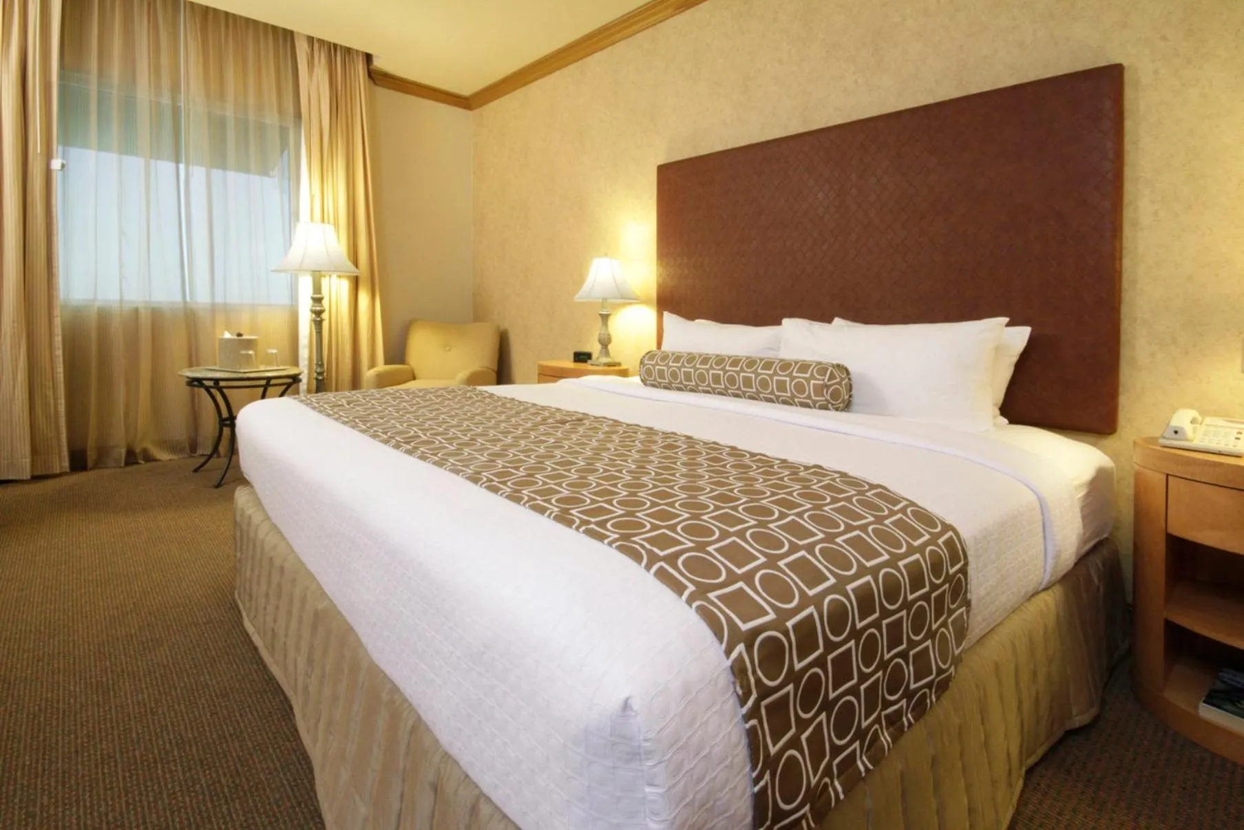 Photo of the whole room, Bed in Crowne Plaza Torreon by IHG