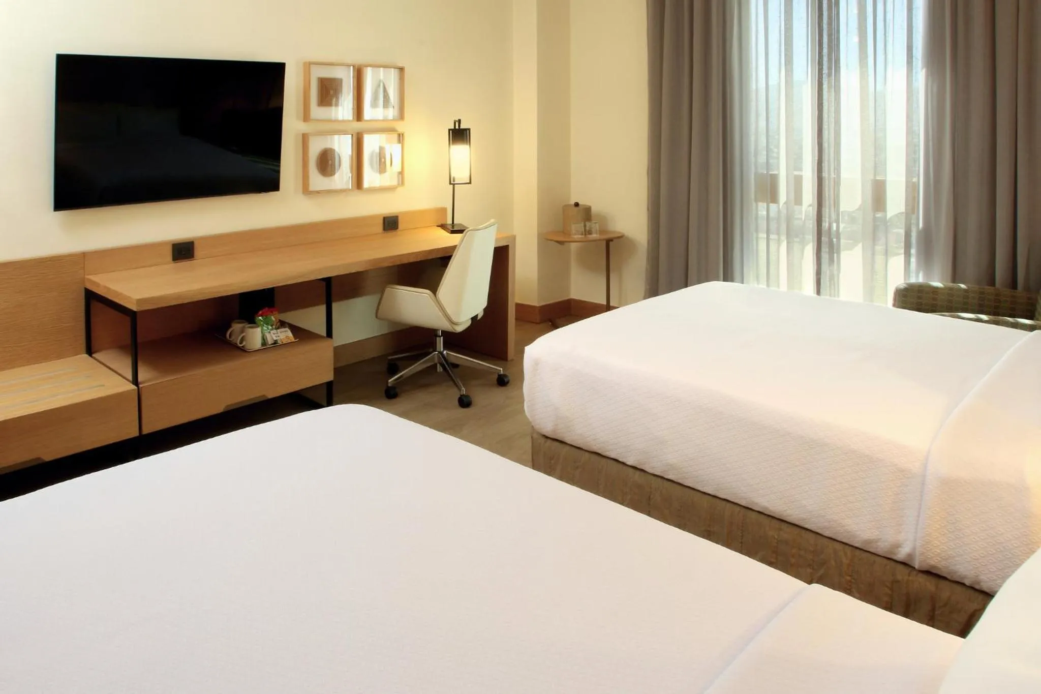 Photo of the whole room, Bed in Crowne Plaza Torreon by IHG