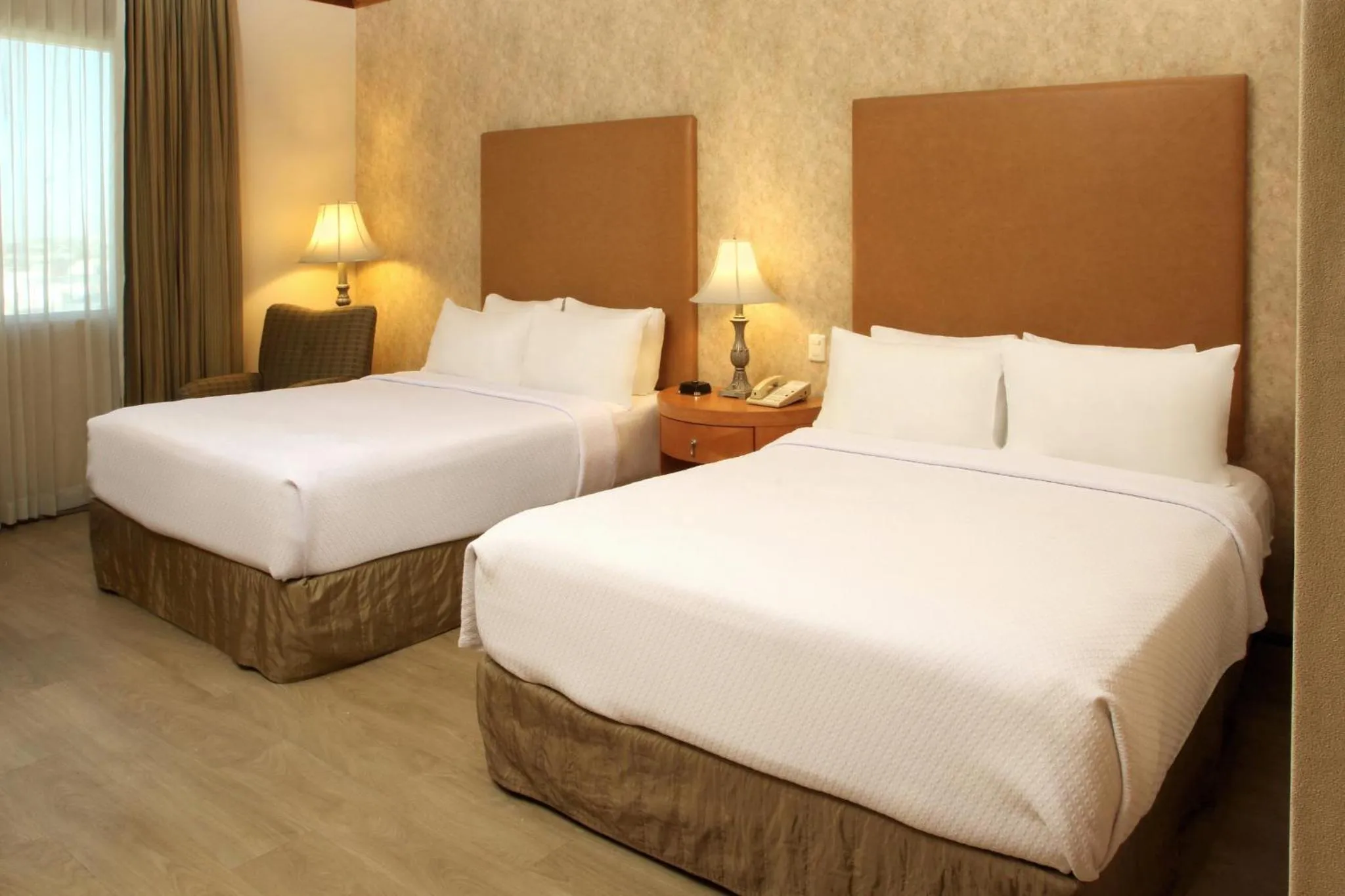 Photo of the whole room, Bed in Crowne Plaza Torreon by IHG
