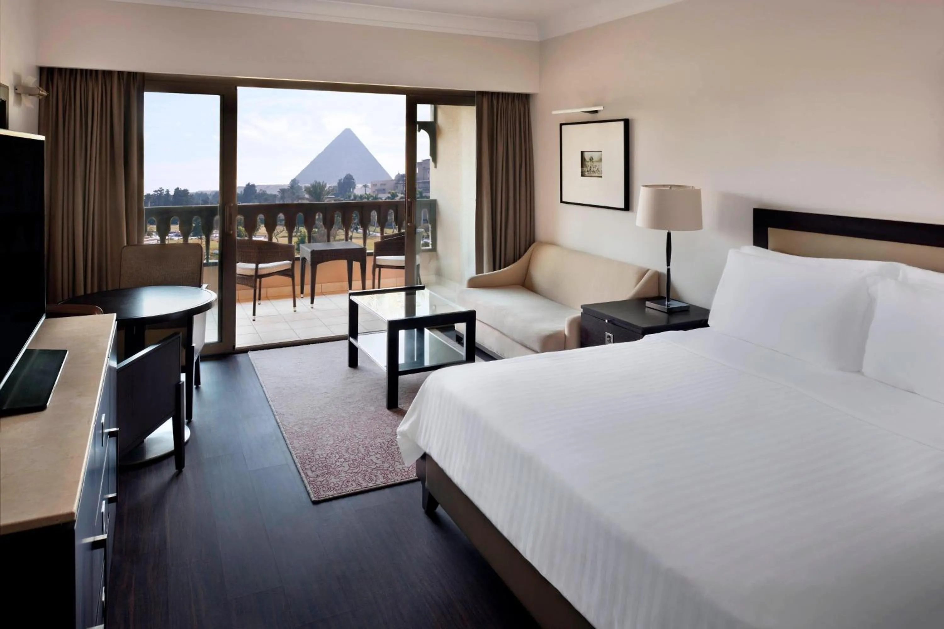 Photo of the whole room, Bed in Marriott Mena House, Cairo