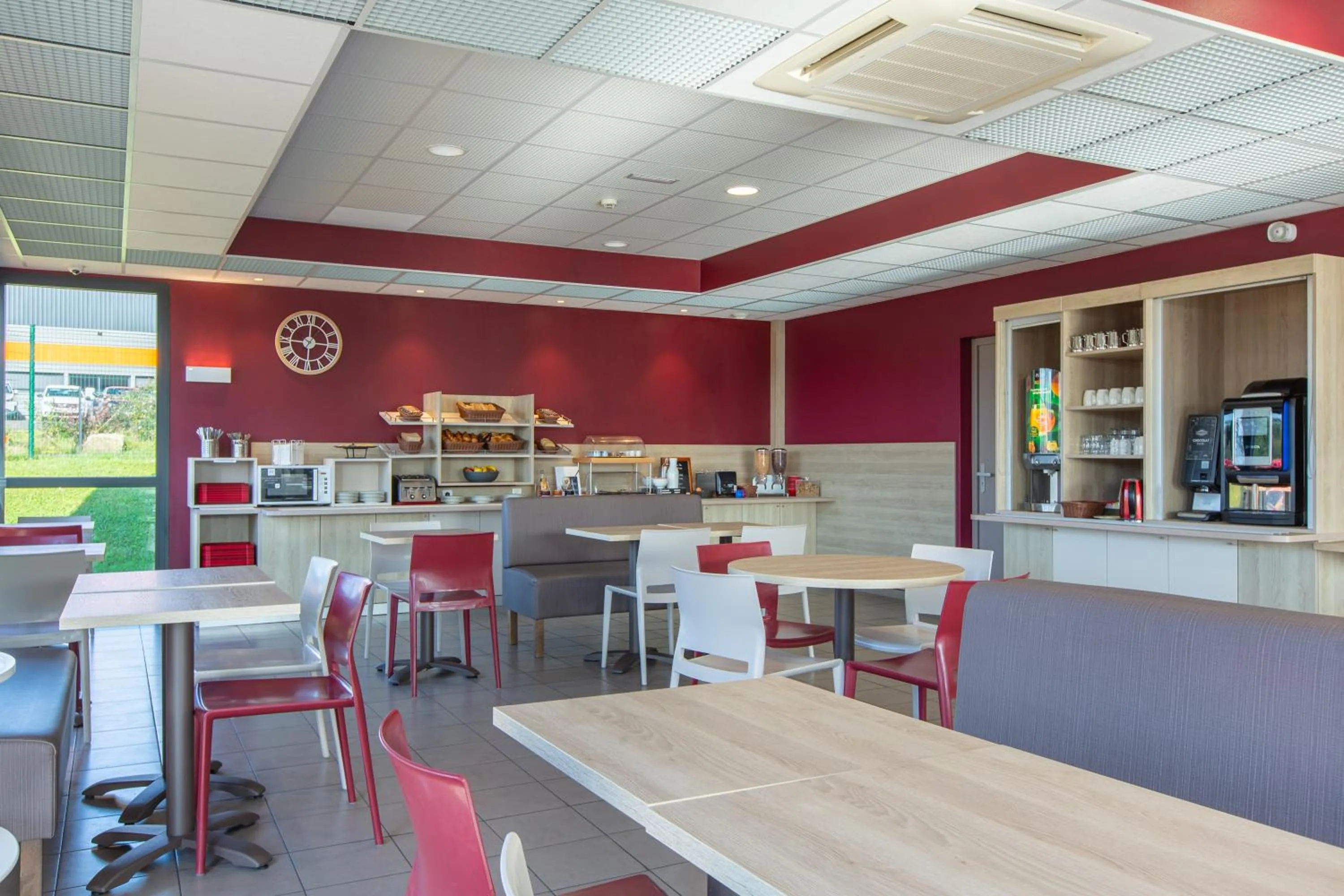 Coffee/tea facilities in Ace Hôtel Le Mans