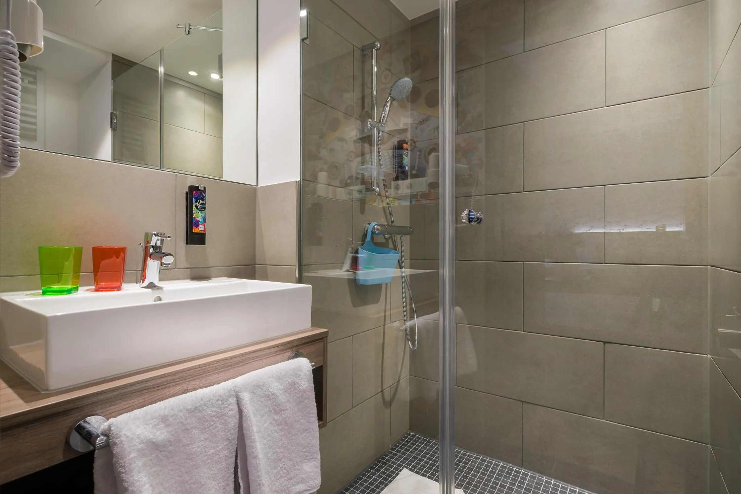 Shower in Holiday Inn - the niu, Welly Kiel by IHG