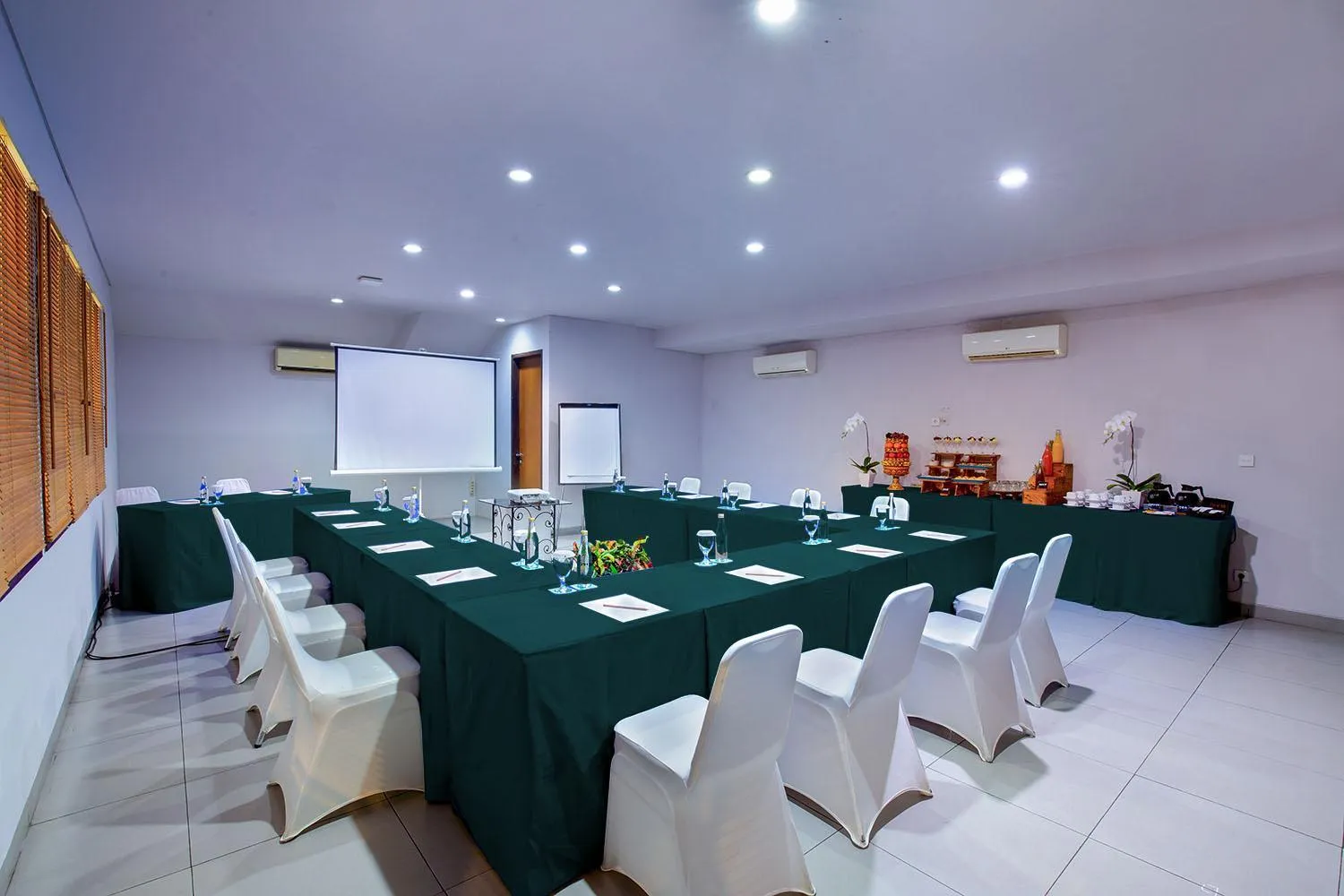 Meeting/conference room in THE 1O1 Bali Oasis Sanur