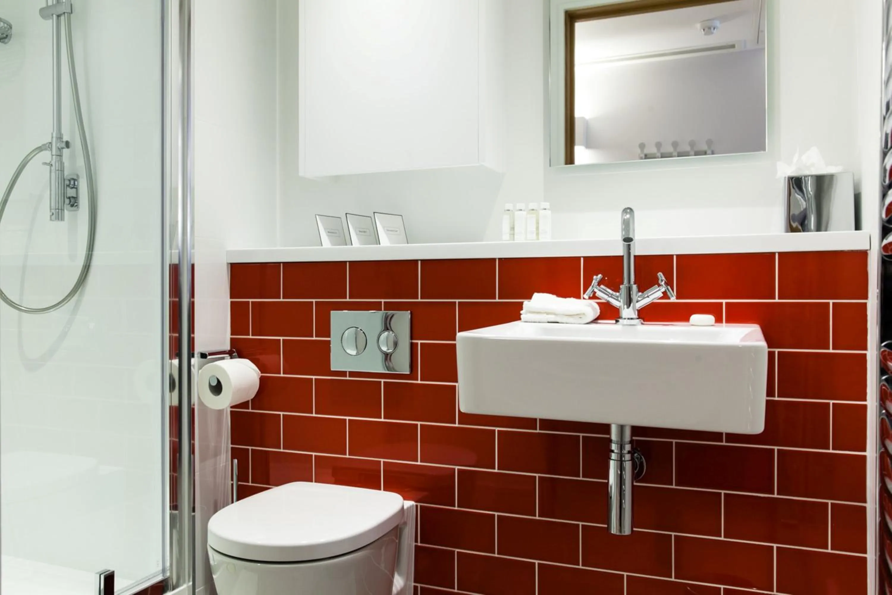 Bathroom in Rockwell East-Tower Bridge