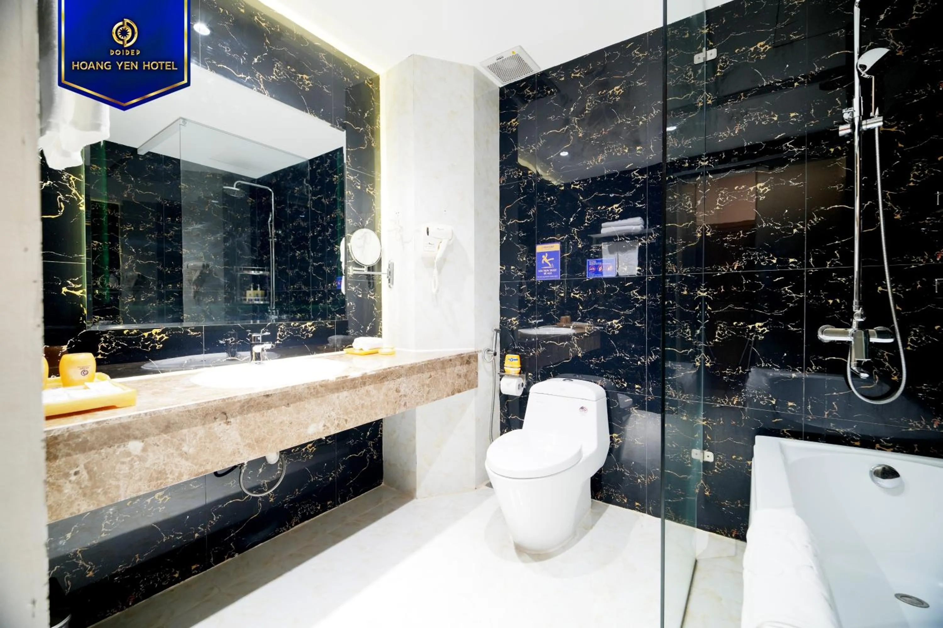 Shower in Sandals Hoàng Yến