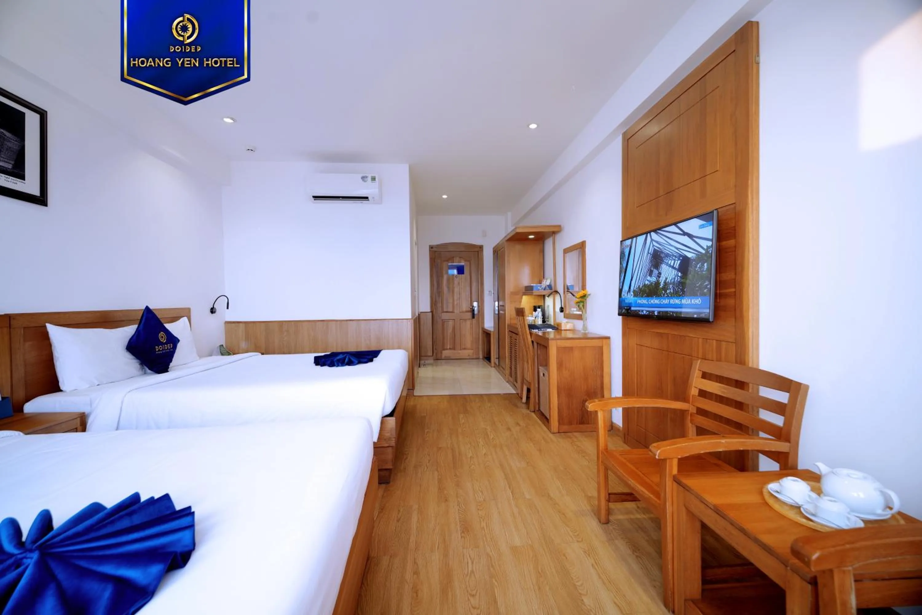 Photo of the whole room, Bed in Sandals Hoàng Yến