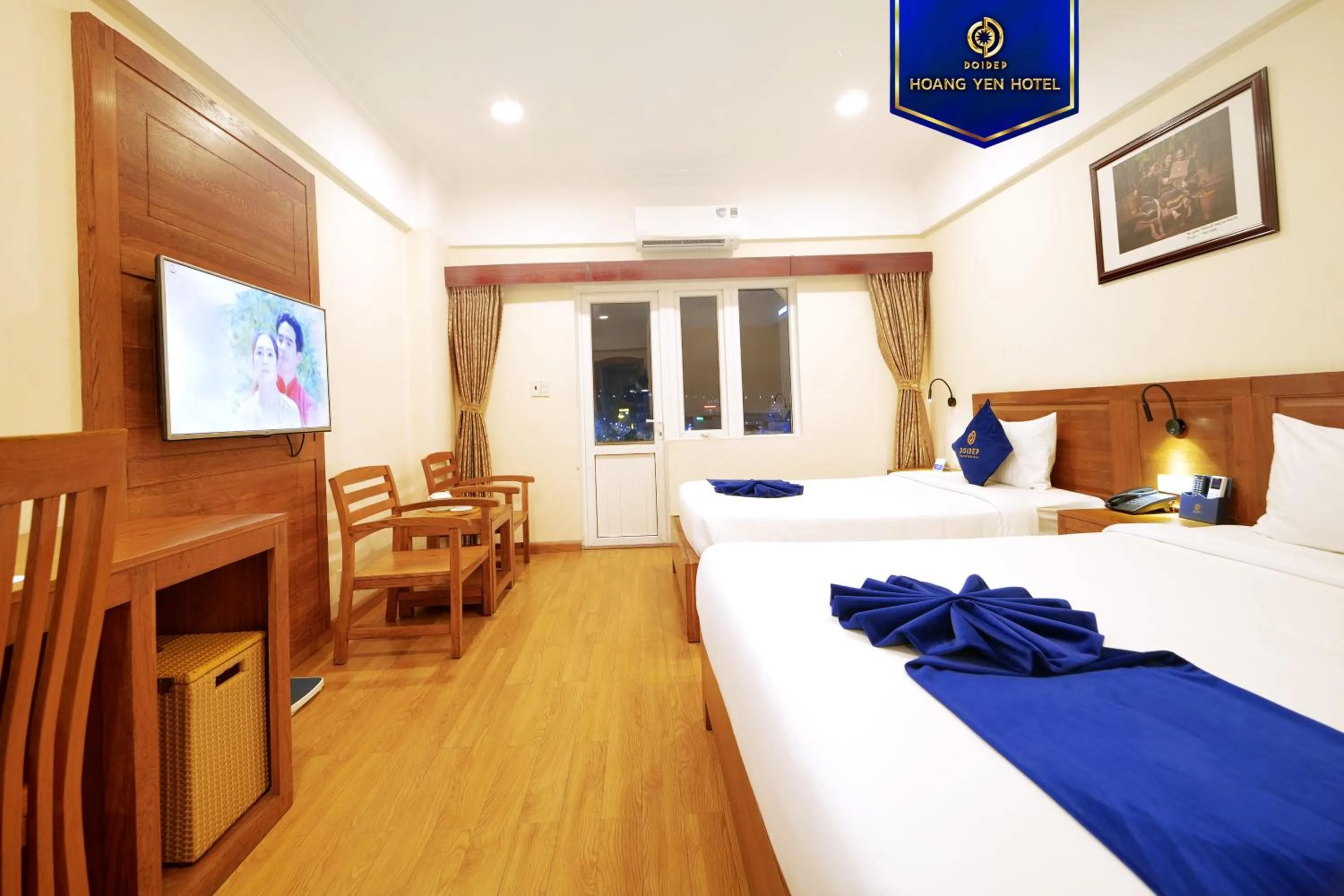 Photo of the whole room, Bed in Sandals Hoàng Yến