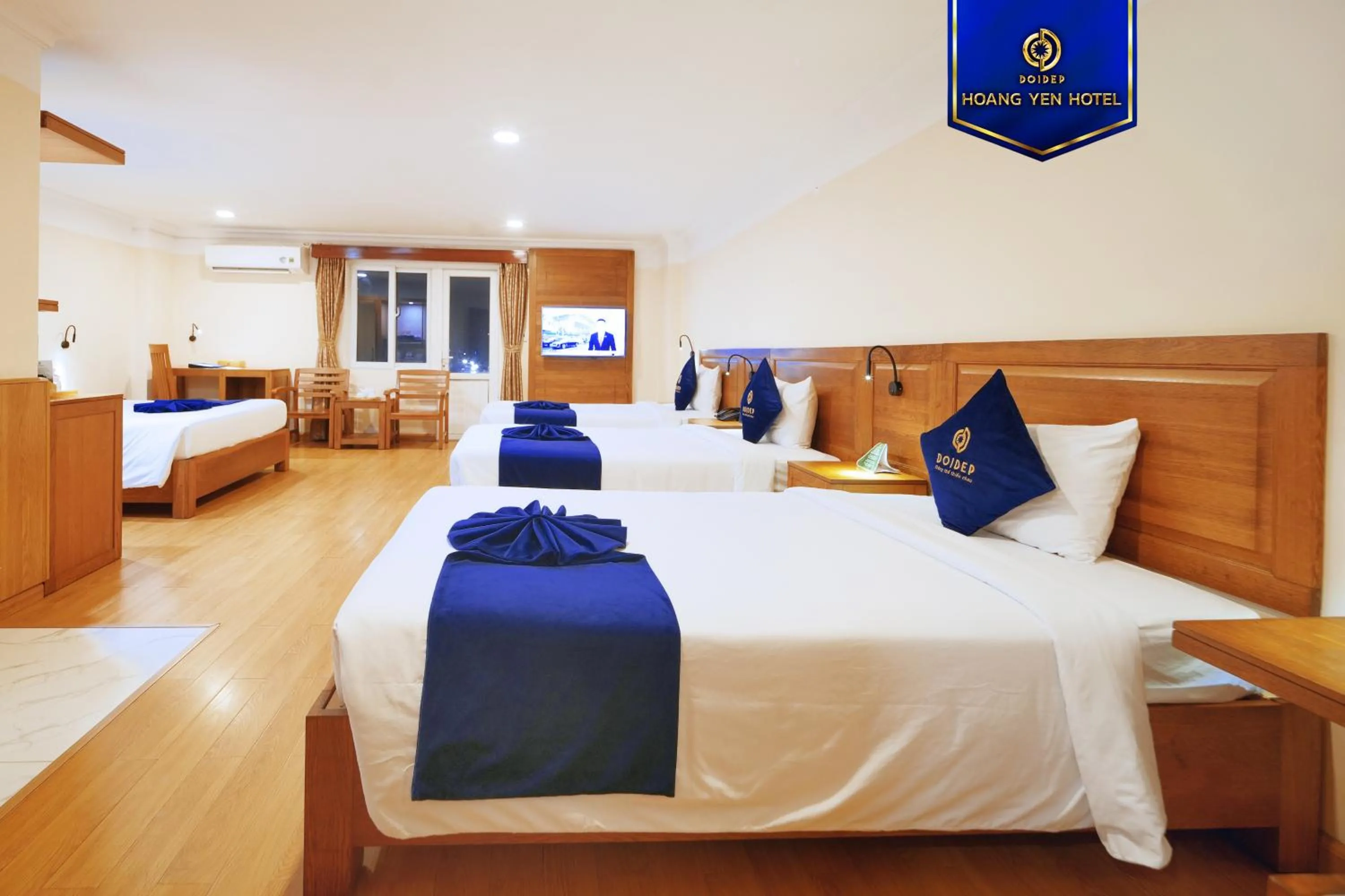 Bedroom, Bed in Sandals Hoàng Yến