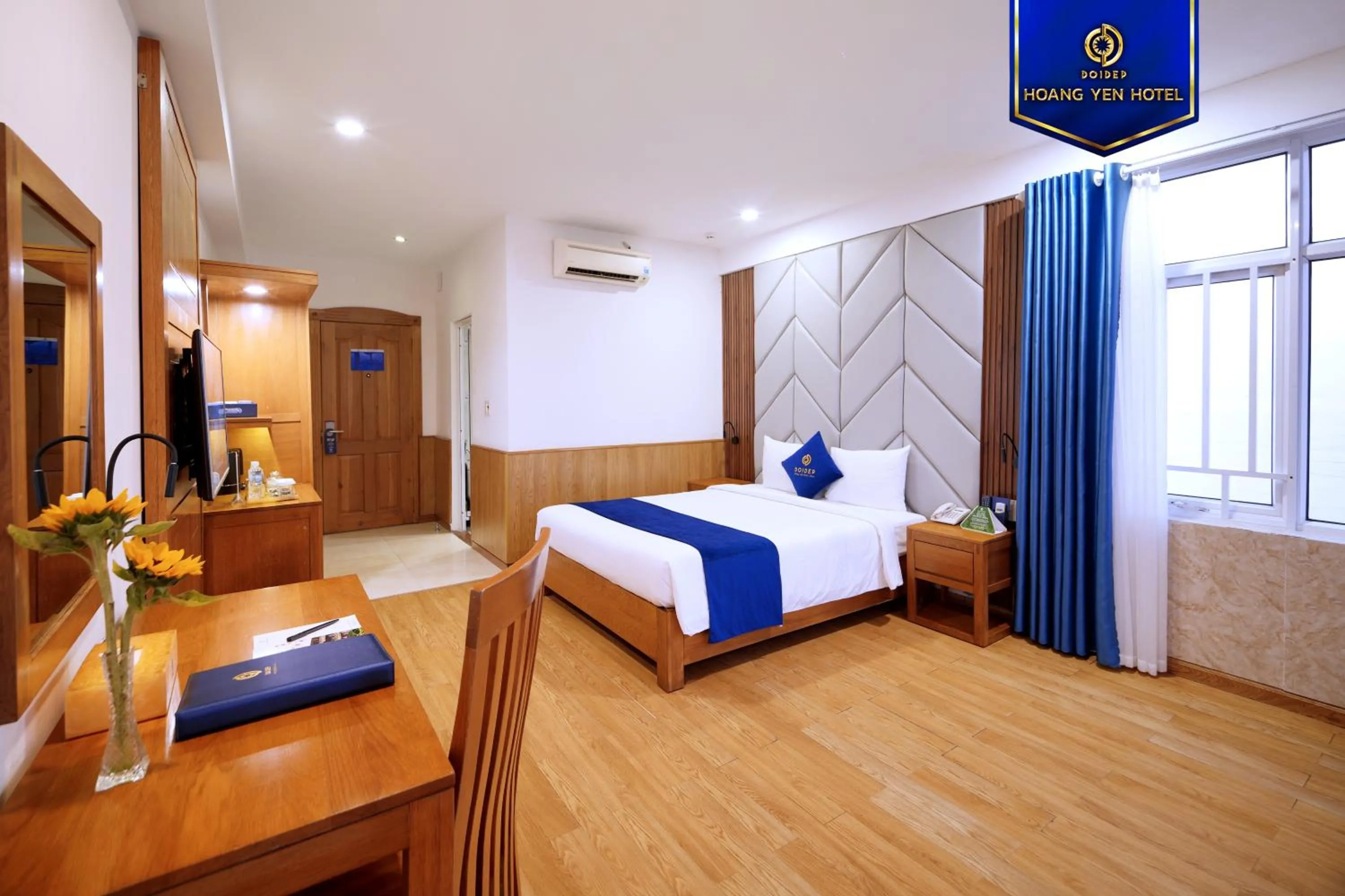 Photo of the whole room, Bed in Sandals Hoàng Yến