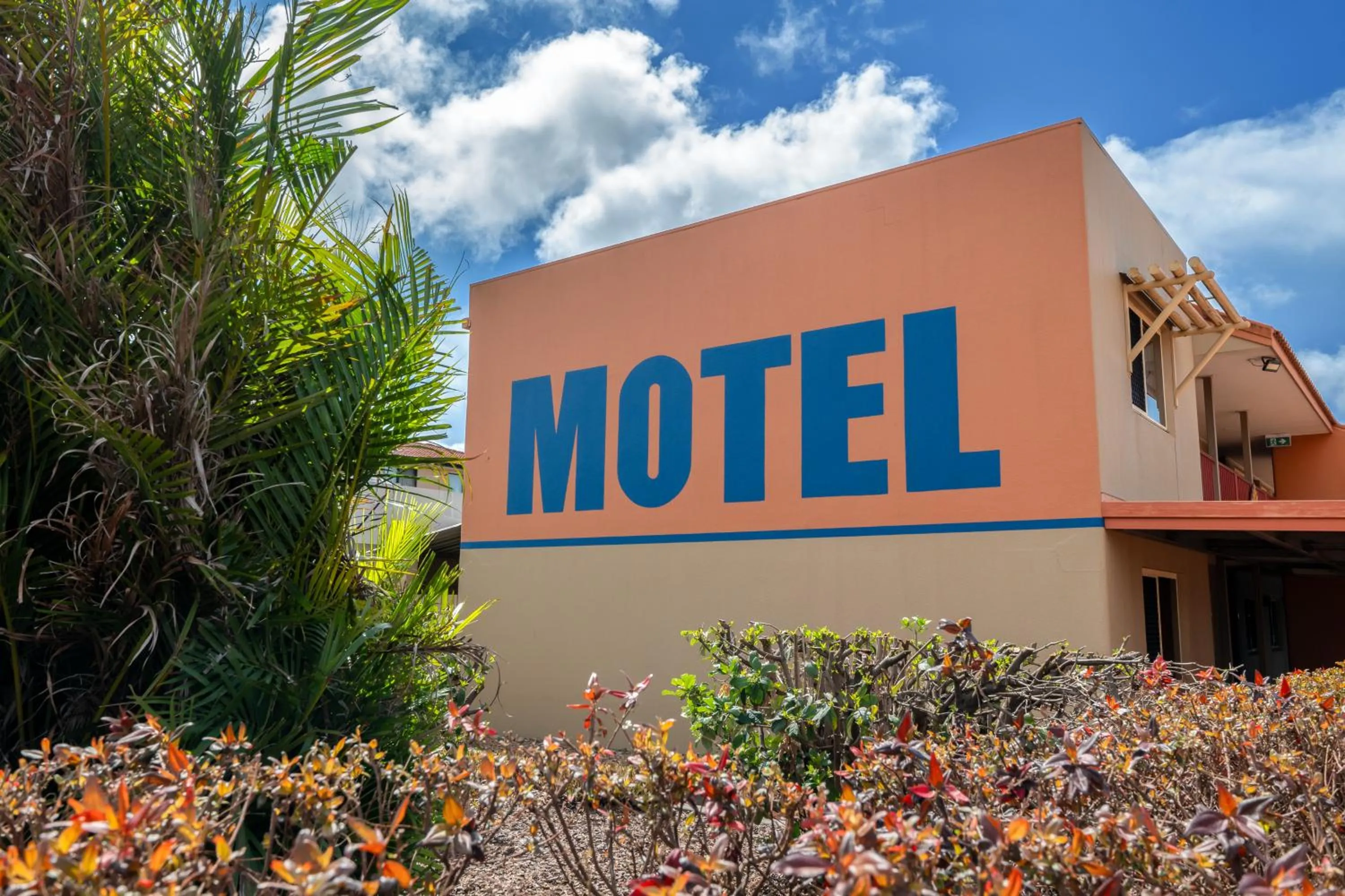 Property building in Villa Mirasol Motor Inn