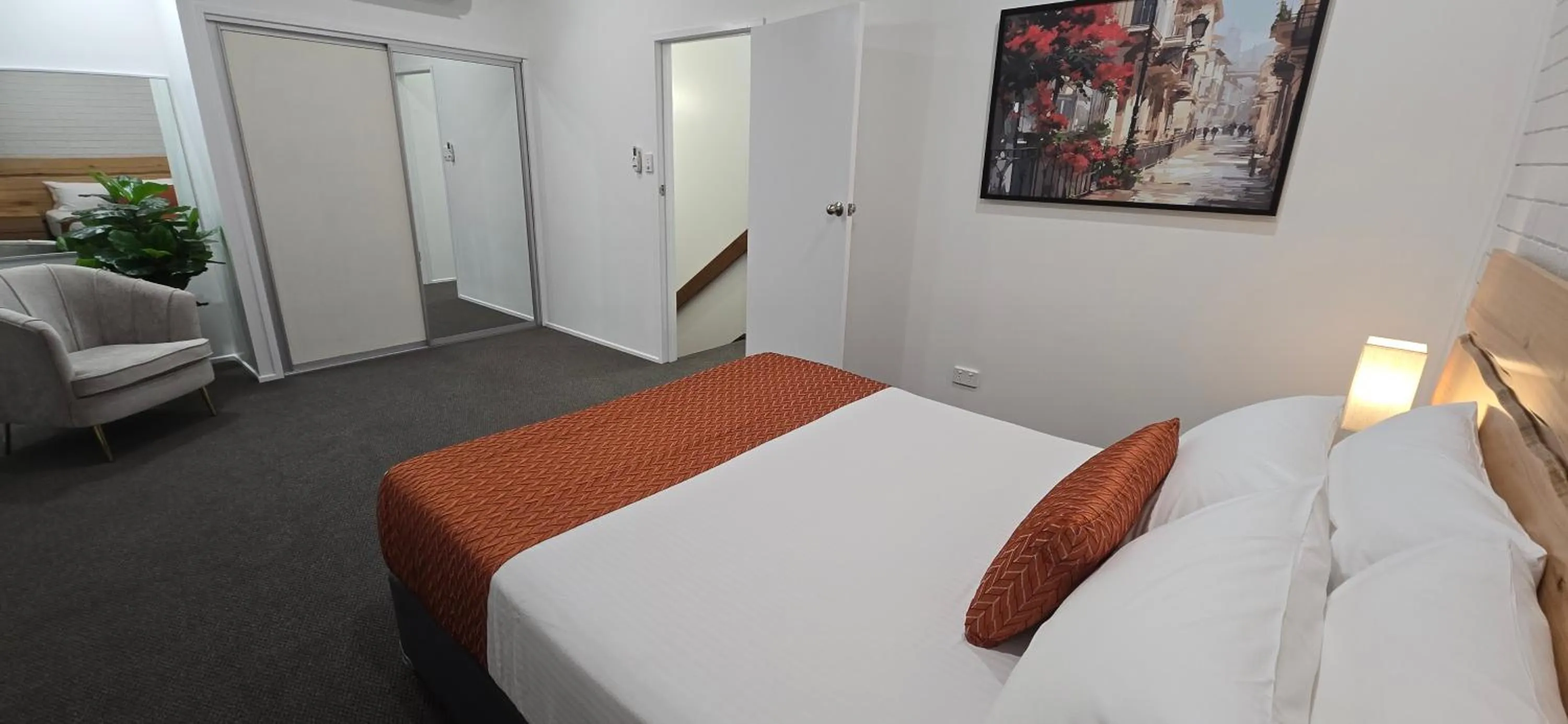 Bed in Villa Mirasol Motor Inn