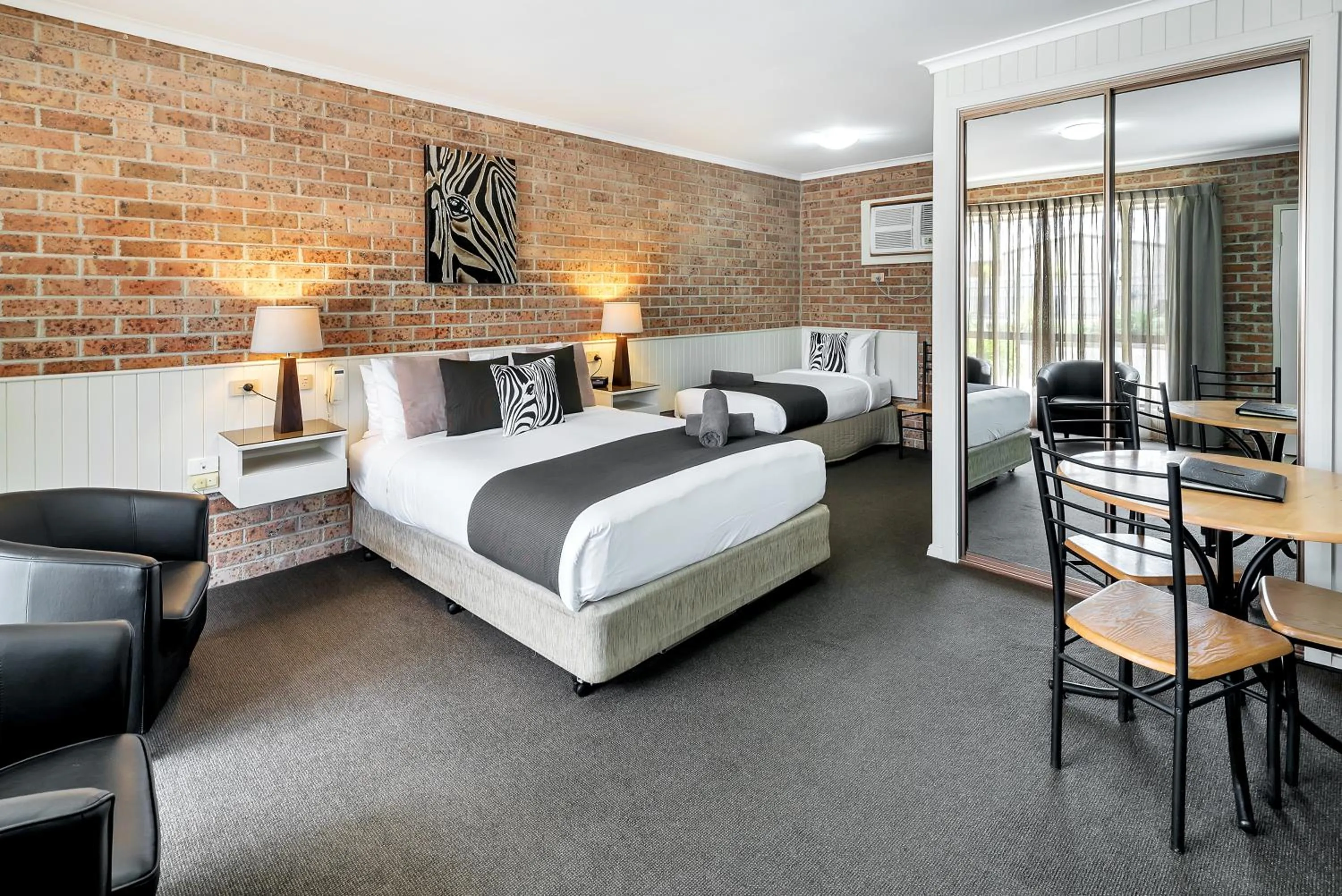 Photo of the whole room, Bed in Begonia City Motor Inn