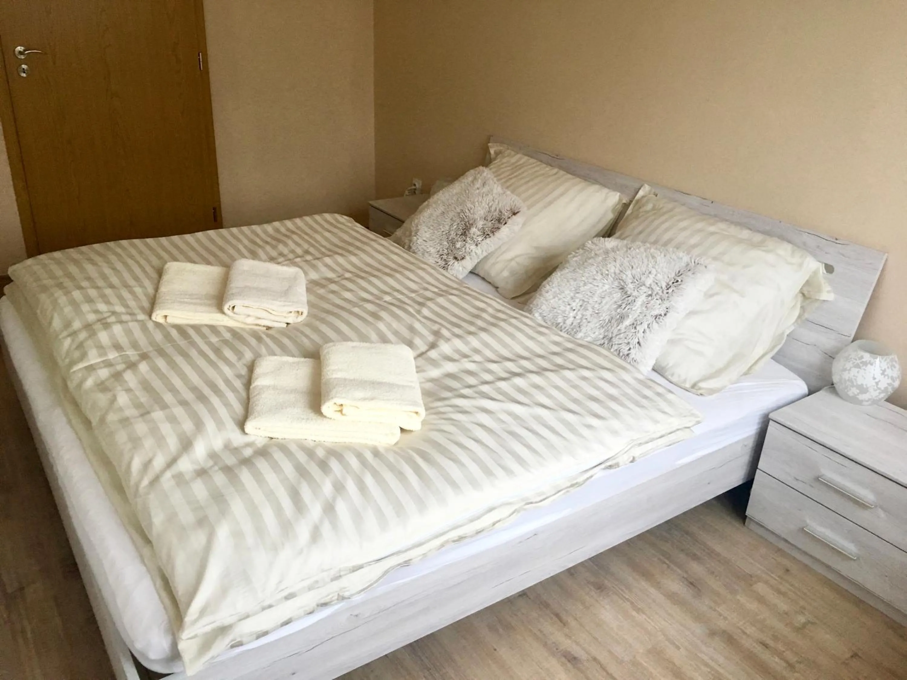 Bedroom, Bed in Sausage dog's apartments