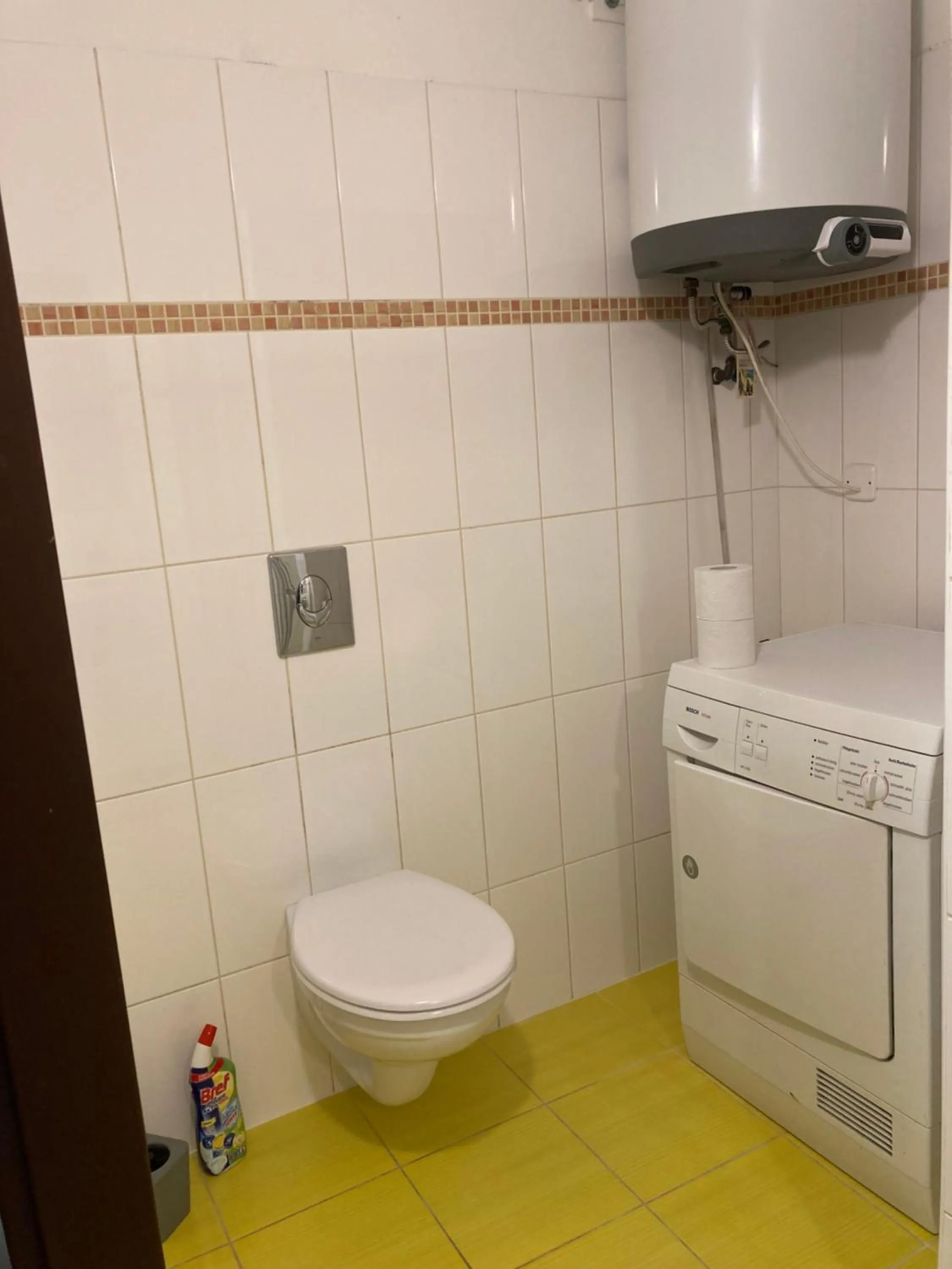 Toilet in Sausage dog's apartments