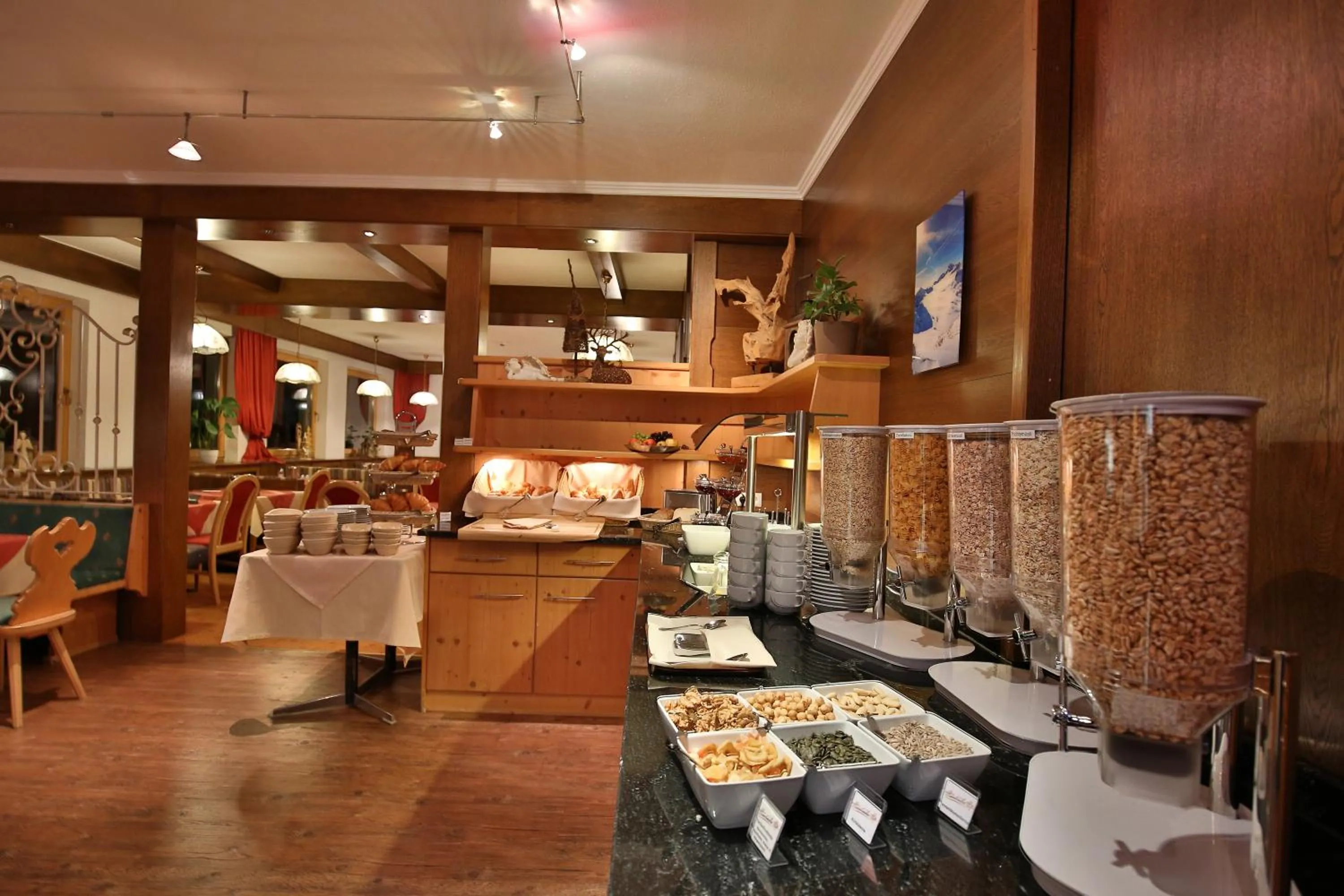 Buffet breakfast in Hotel Garni Hainbacherhof