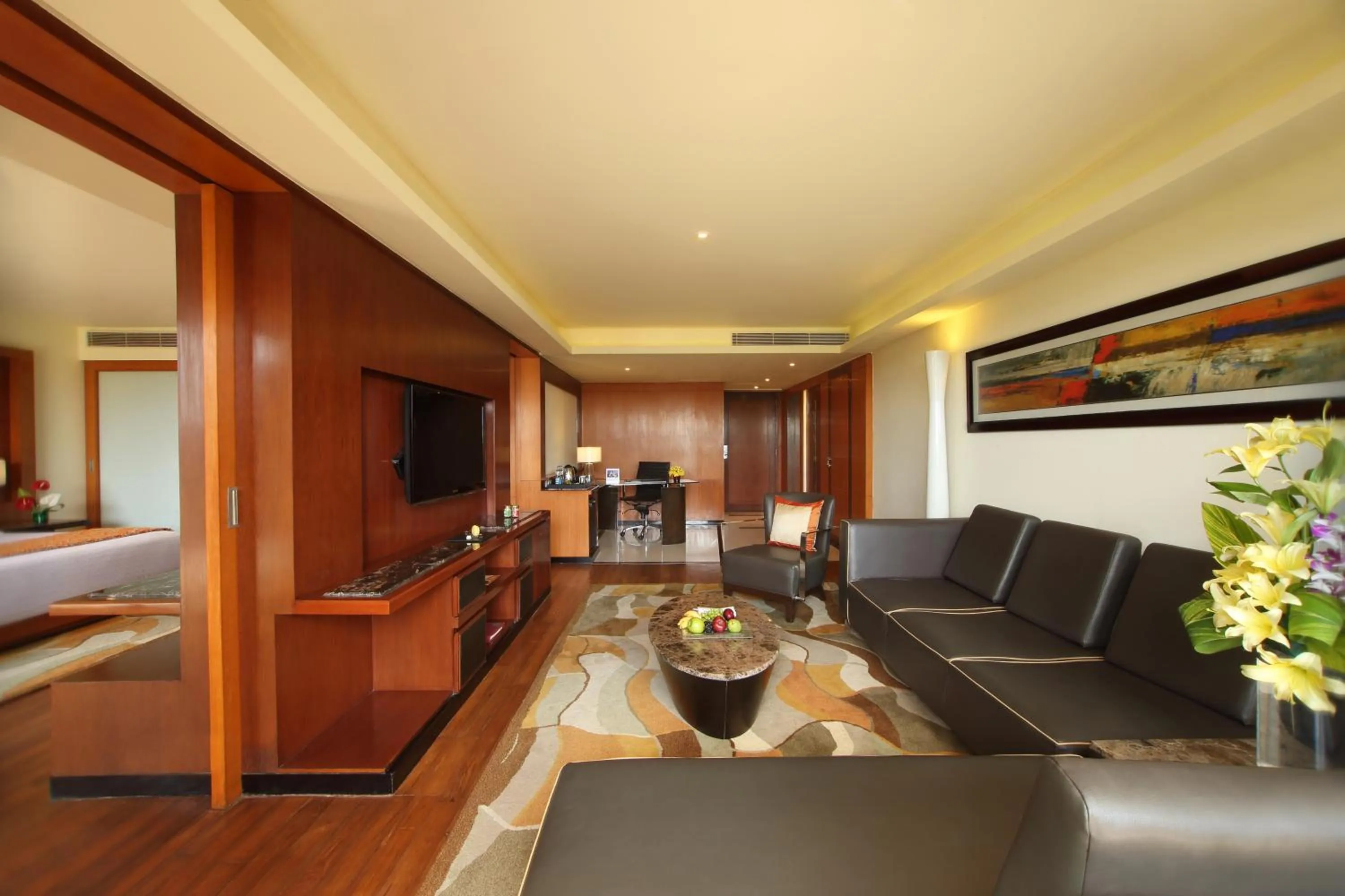 Living room in Gokulam Grand Hotel & Spa Bangalore