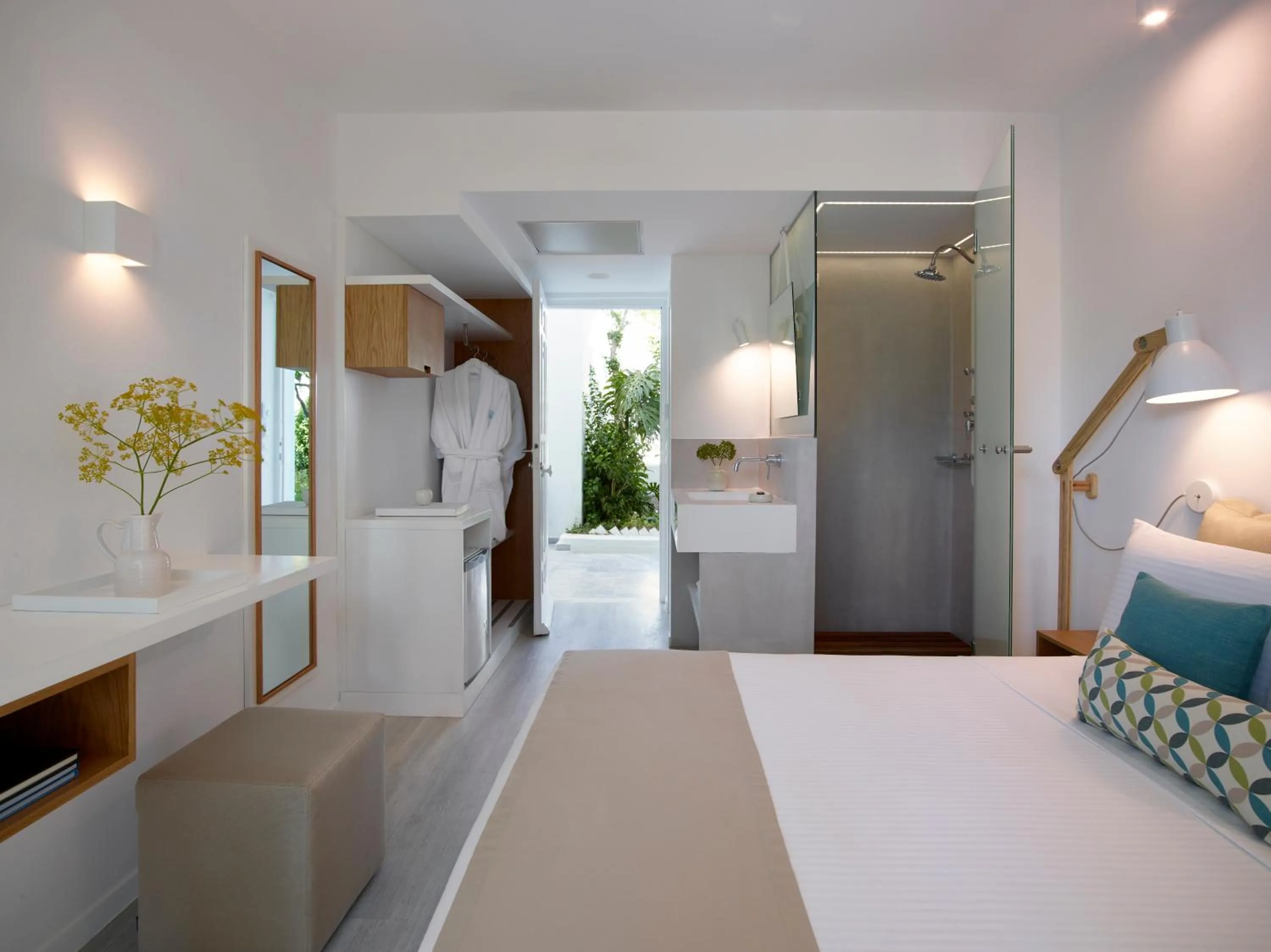 Shower, Bed in Kouros Seasight Hotel