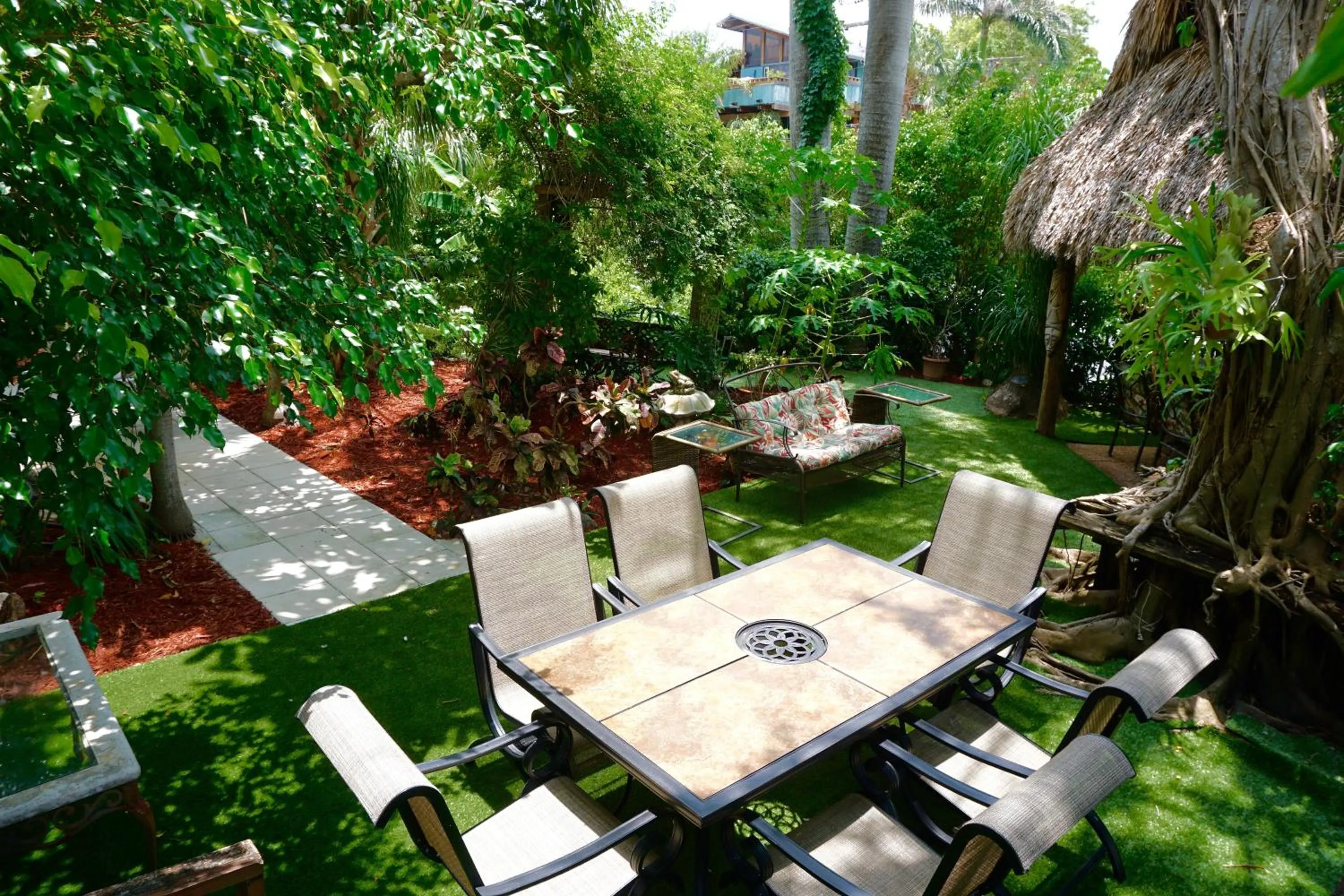 BBQ facilities in Riverside by the Beach Apartments