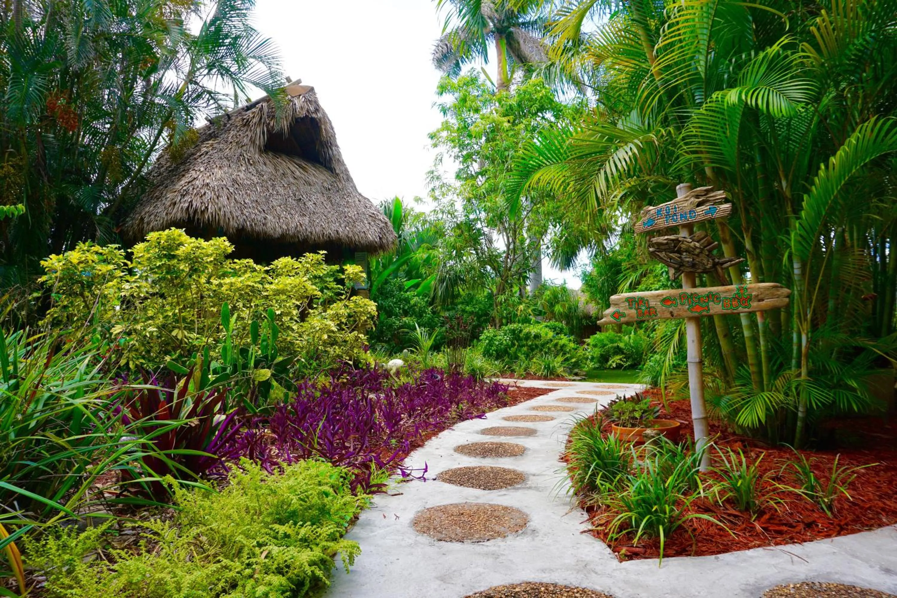 Garden in Riverside by the Beach Apartments