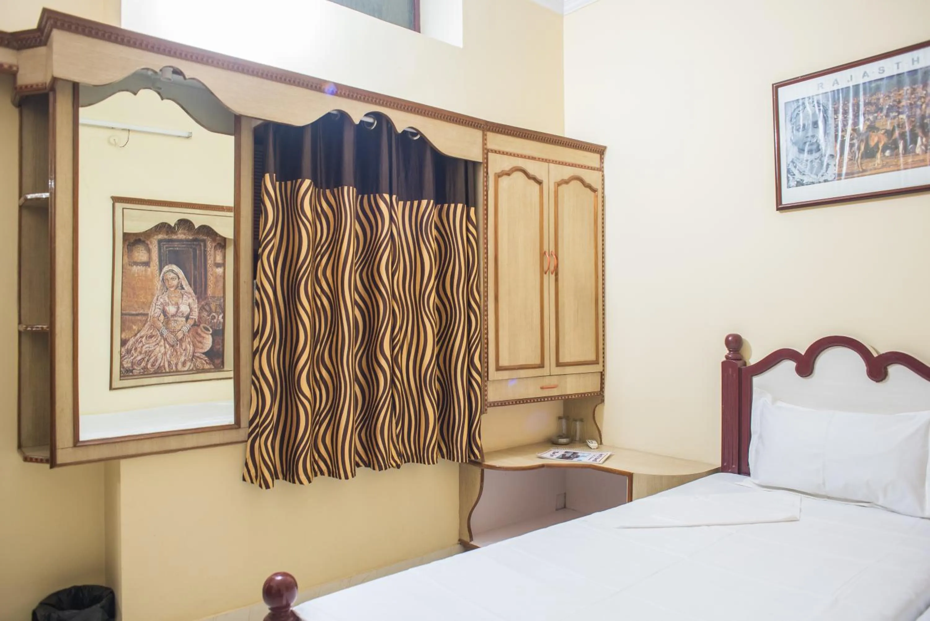 Decorative detail, Bed in Jee Ri Haveli