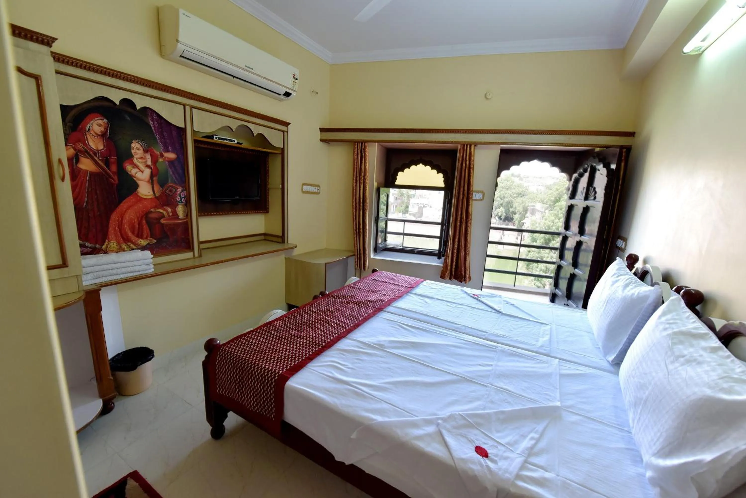 Photo of the whole room, Bed in Jee Ri Haveli