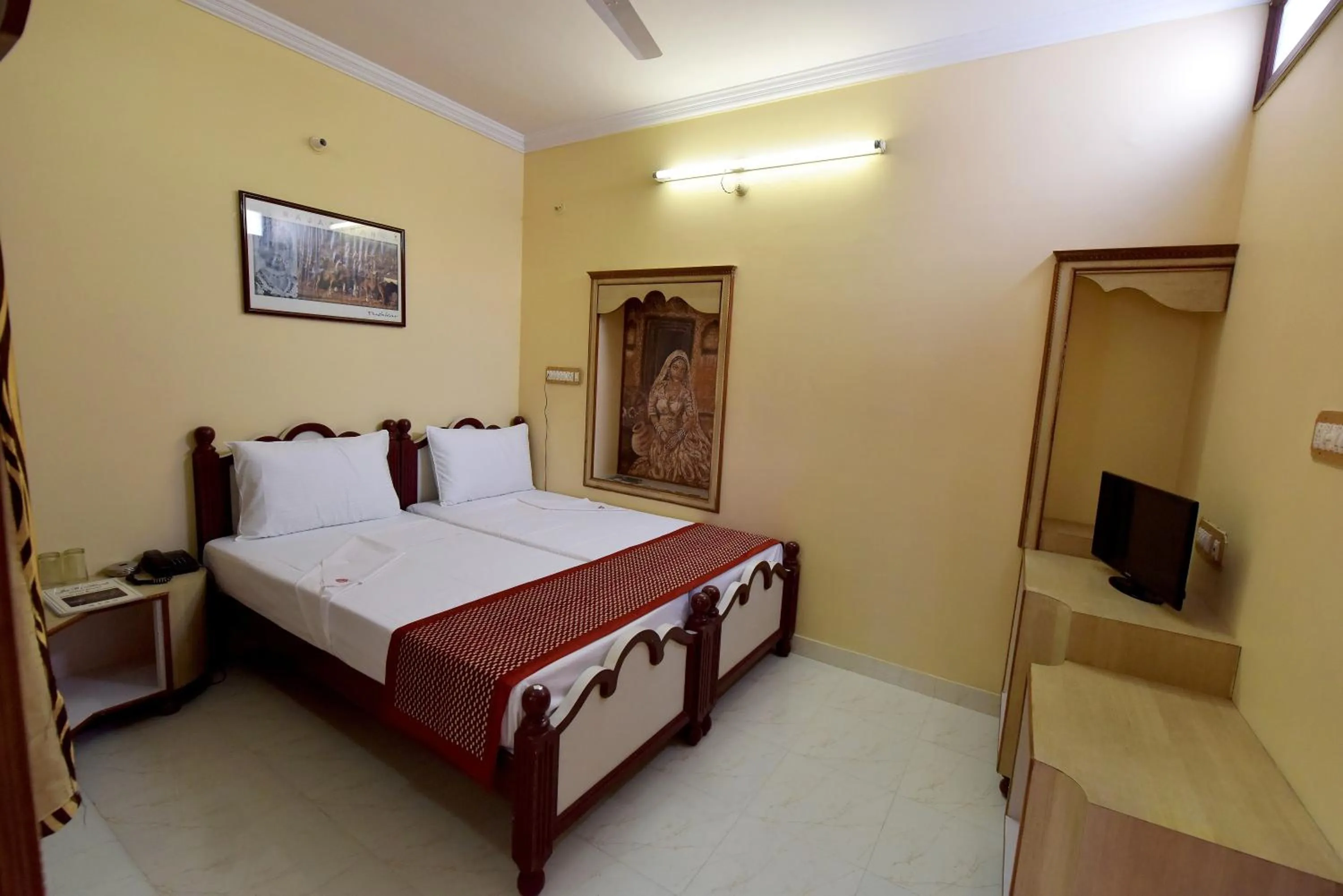 Photo of the whole room, Bed in Jee Ri Haveli