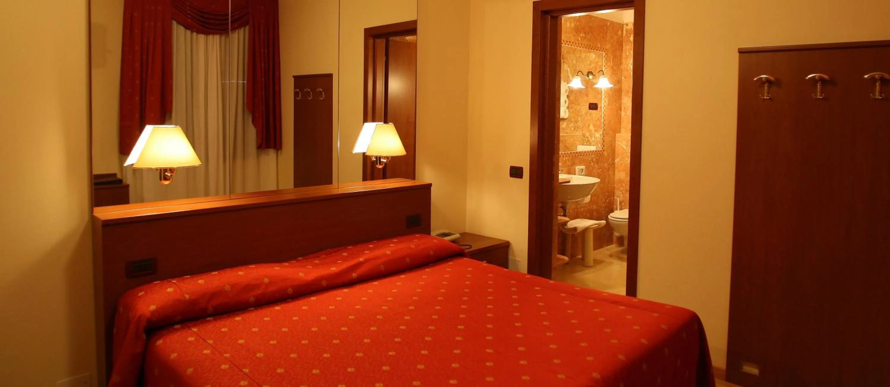 Bedroom, Bed in Hotel Diana