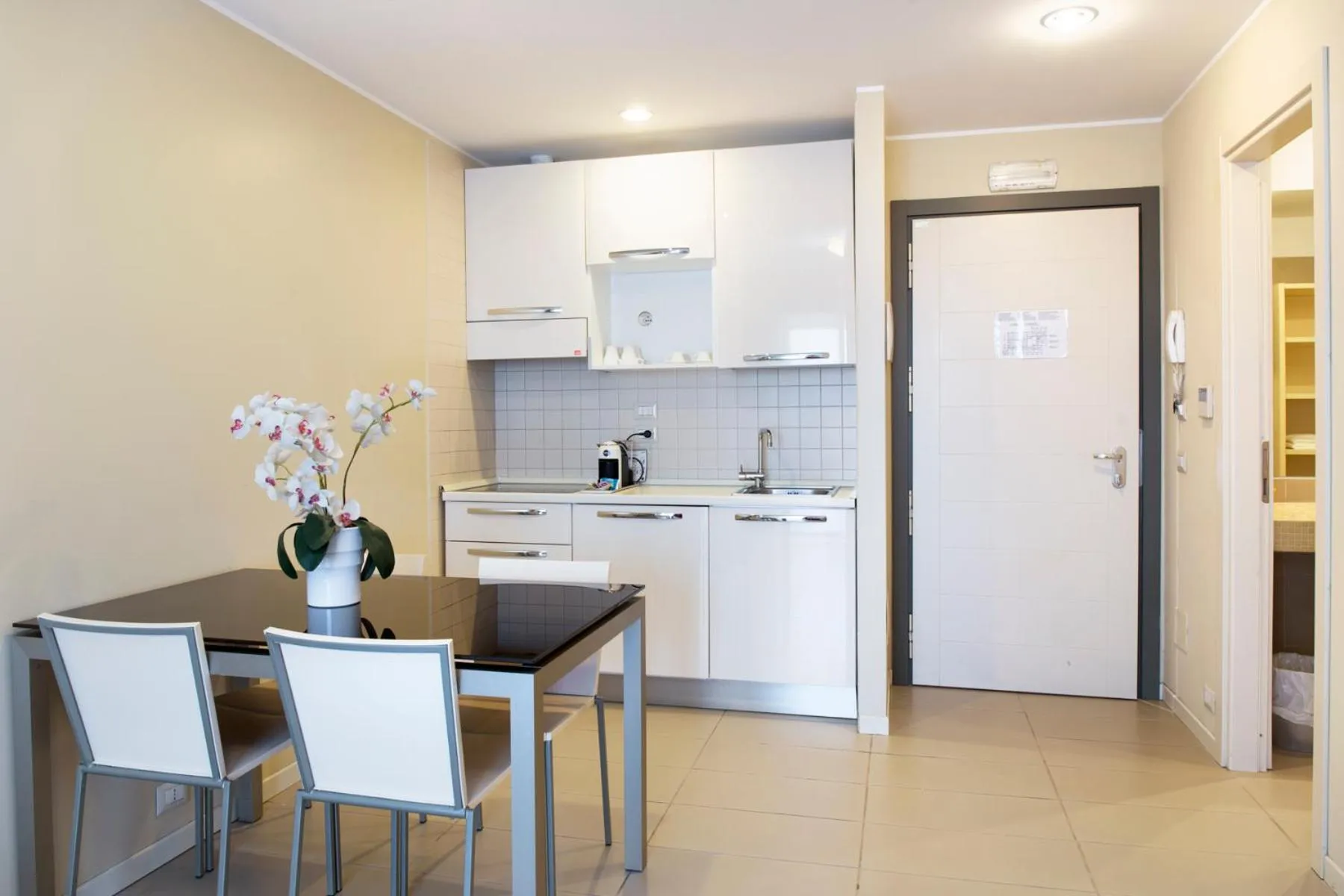 Kitchen or kitchenette in City Residence