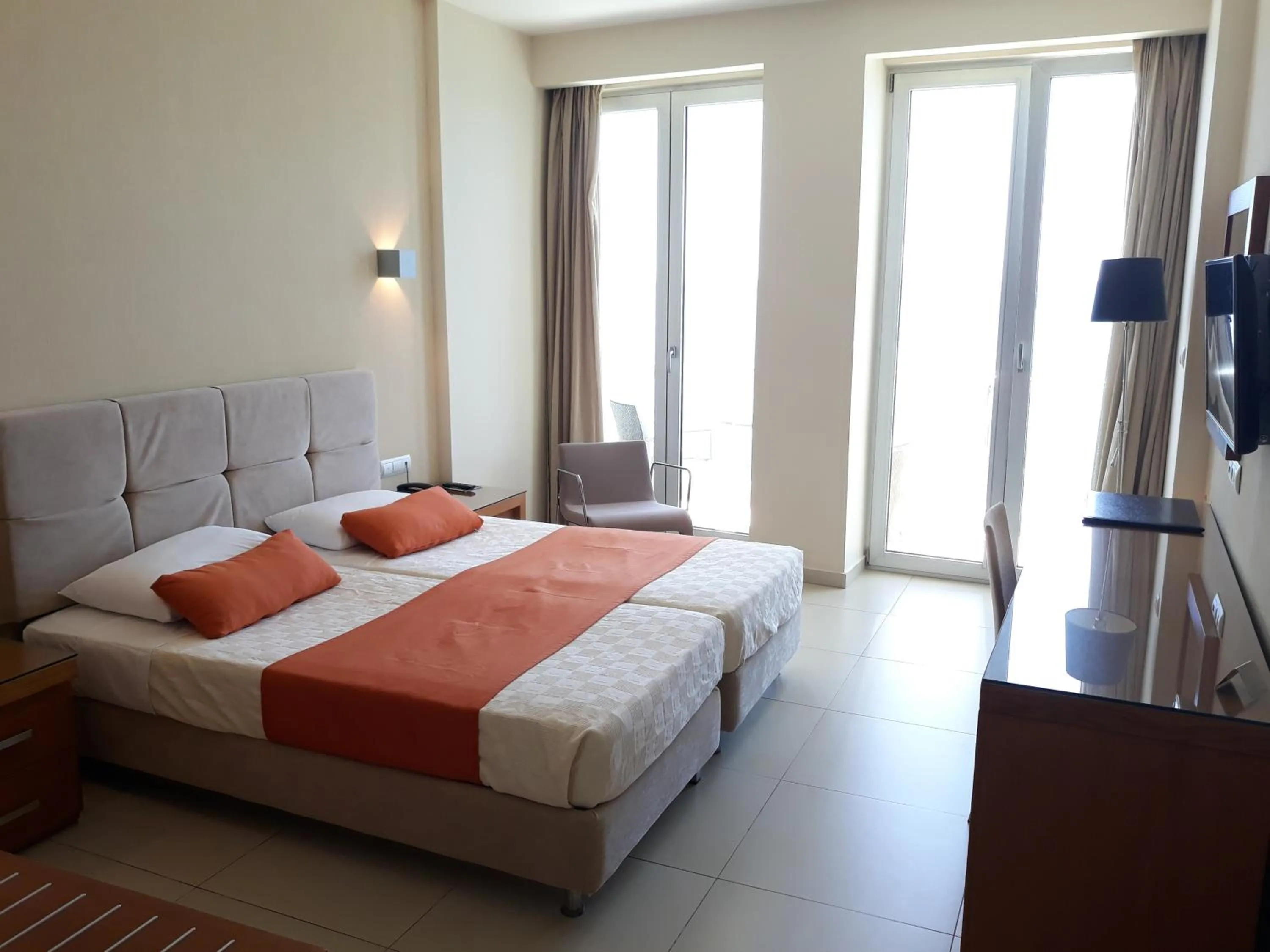 Bedroom, Bed in El Greco Hotel