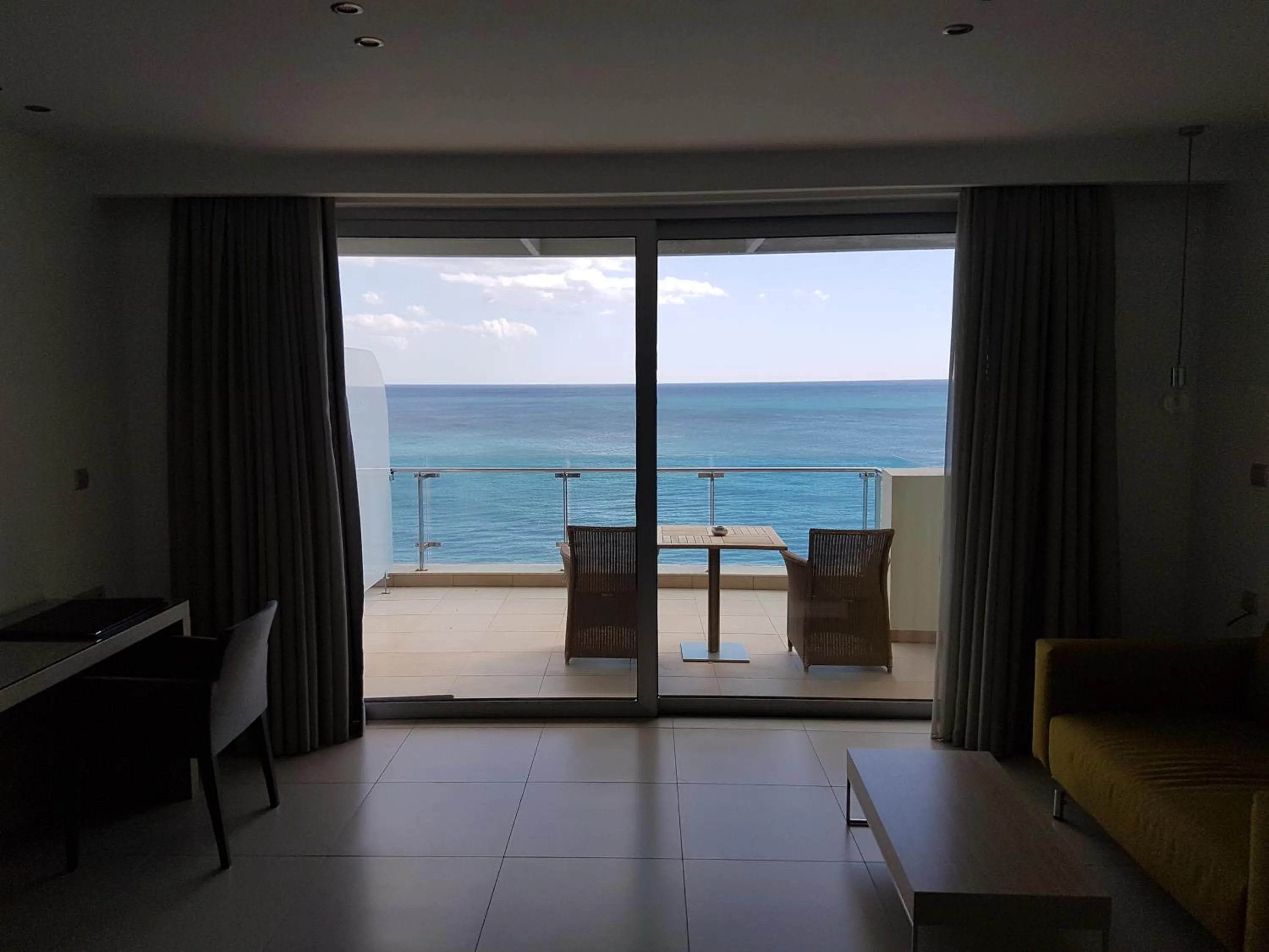 Living room in El Greco Hotel