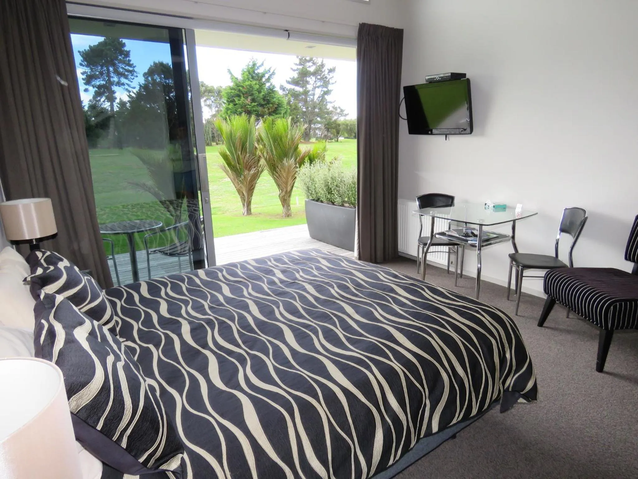 Bed in The Links Carters Beach Apartments
