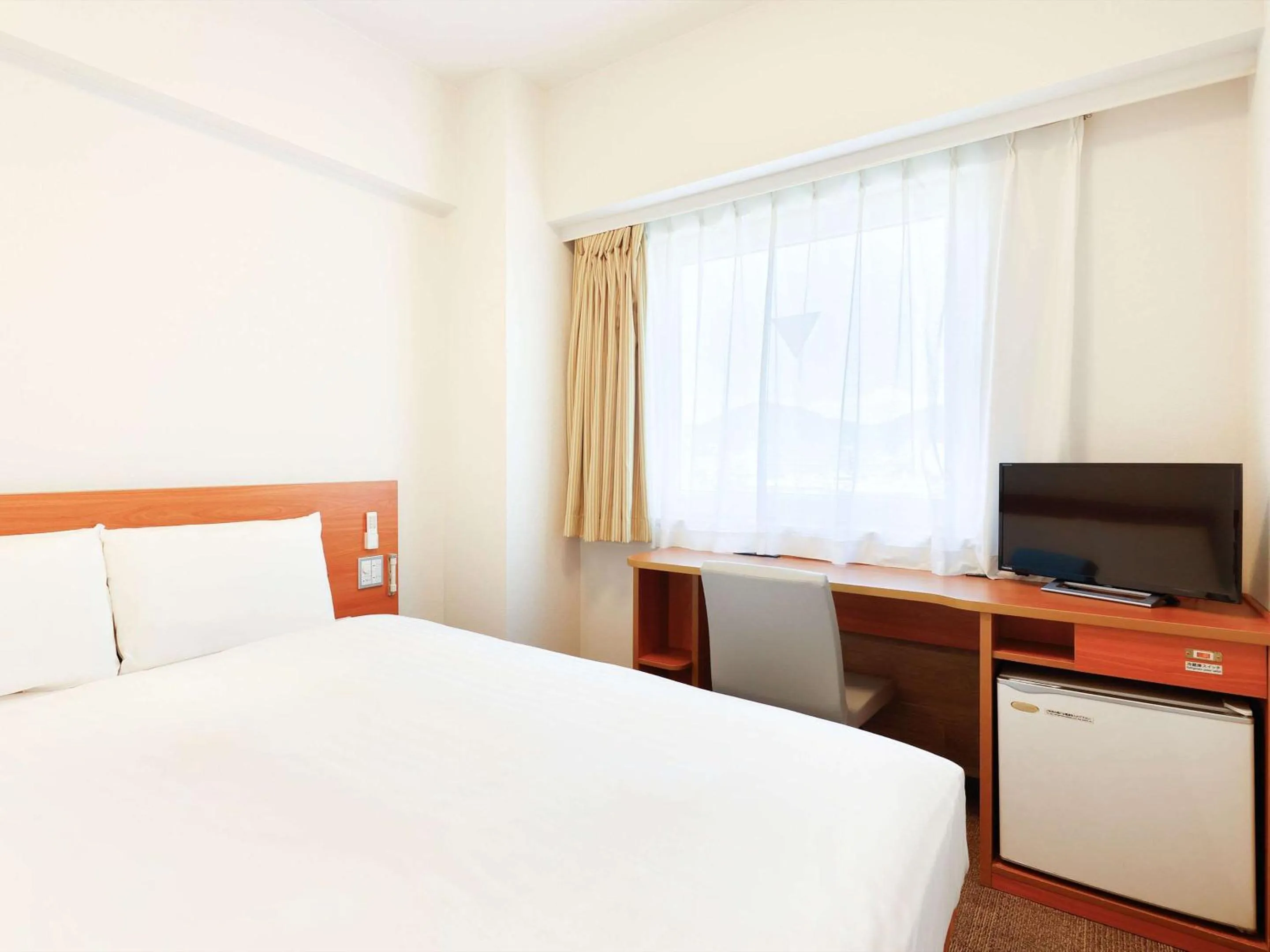 Bedroom, Bed in Comfort Inn Himeji Yumesakibashi