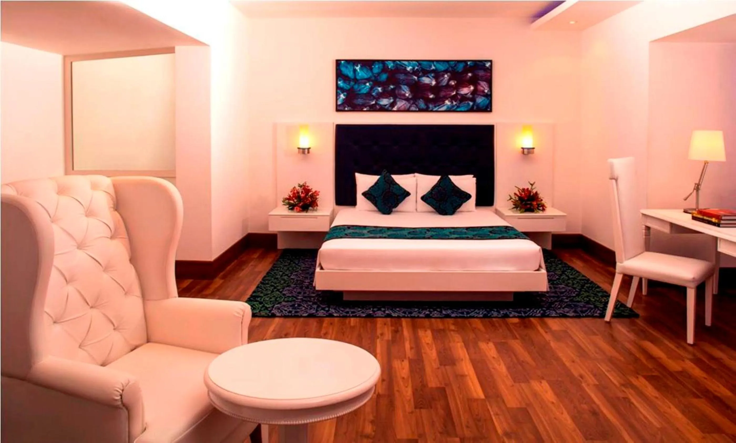 Bedroom, Bed in Radisson Blu Kochi