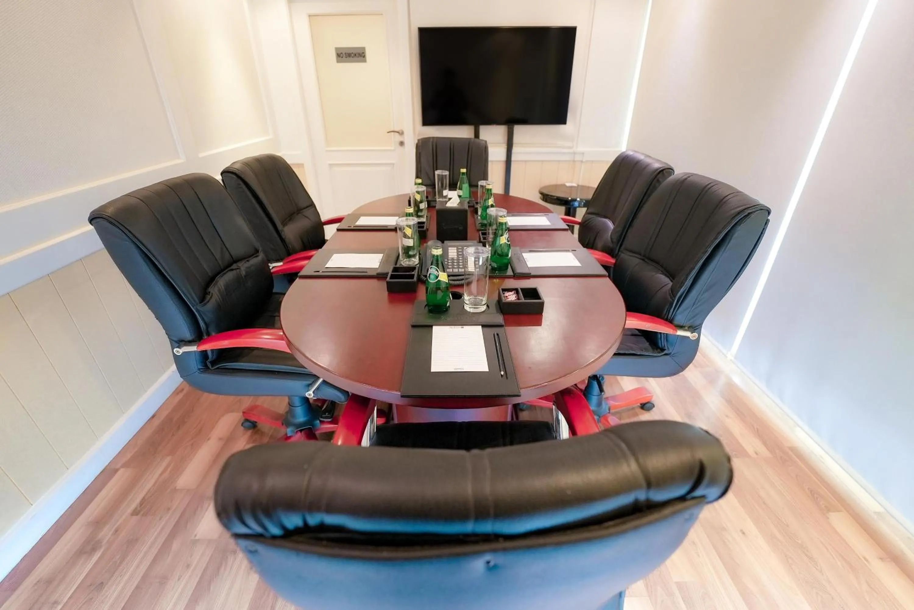 Meeting/conference room in Radisson Blu Kochi