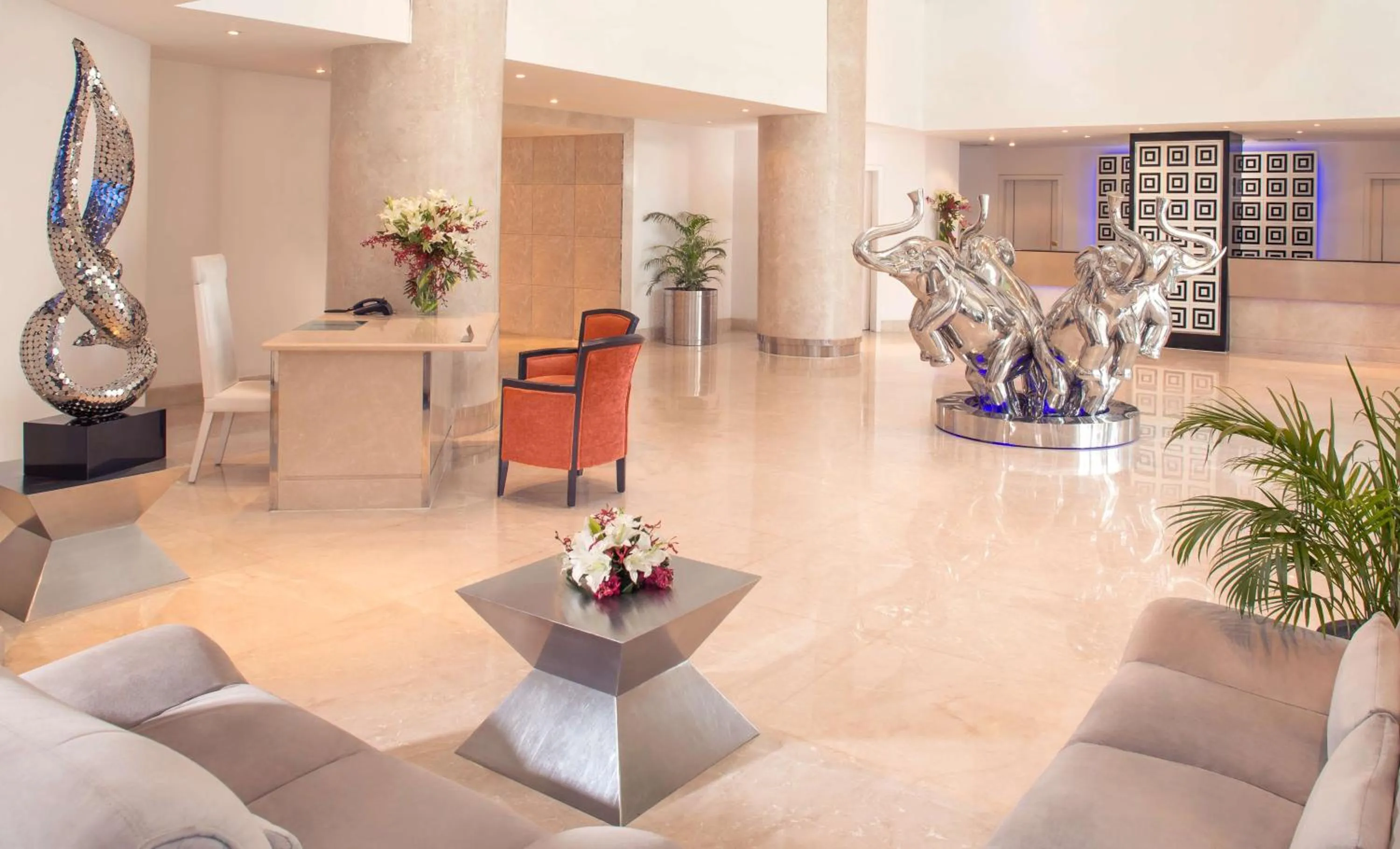 Lobby or reception in Radisson Blu Kochi