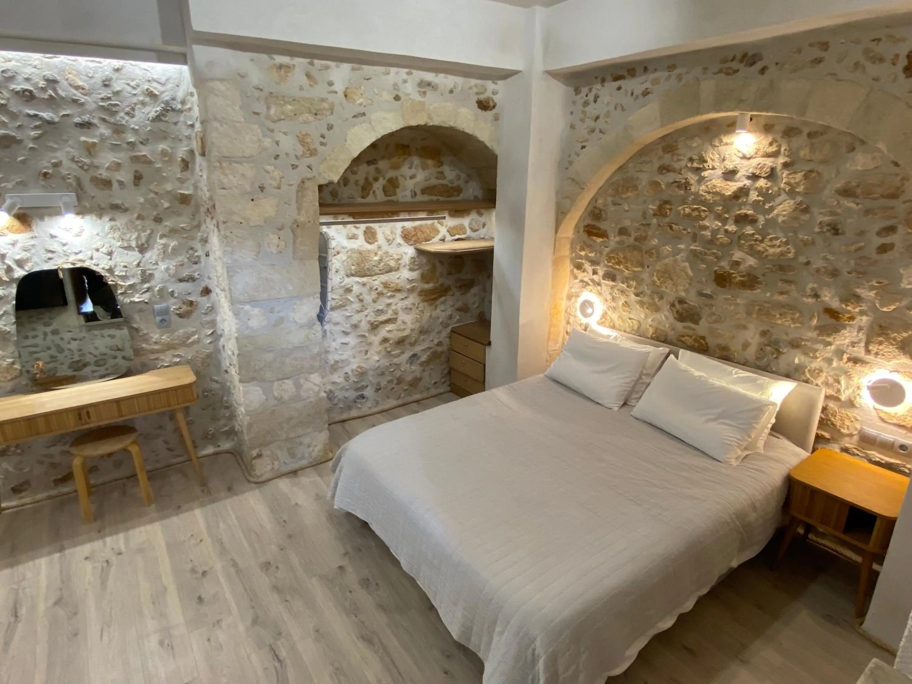 Bed in Barbara Studios