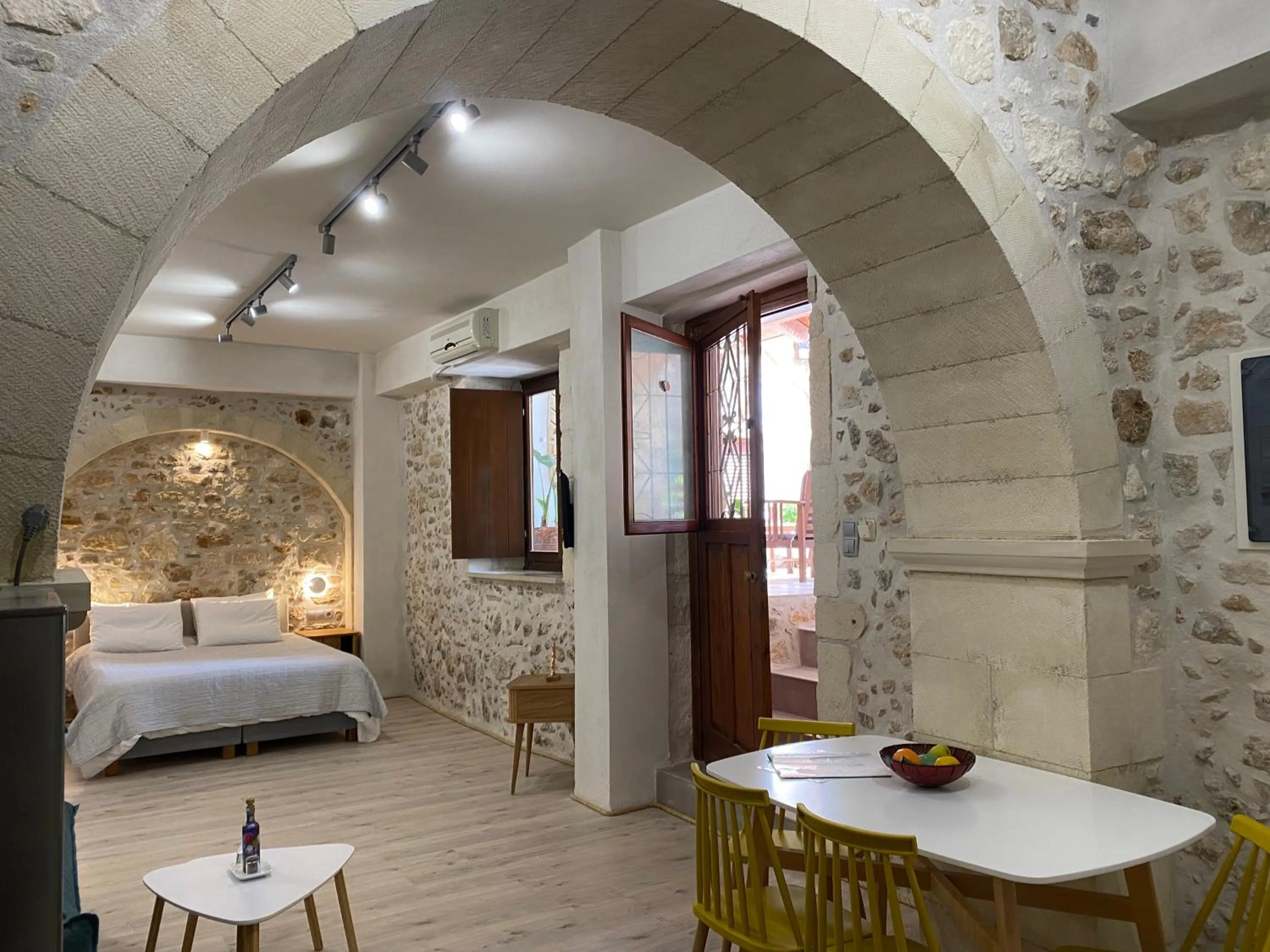 Bed in Barbara Studios